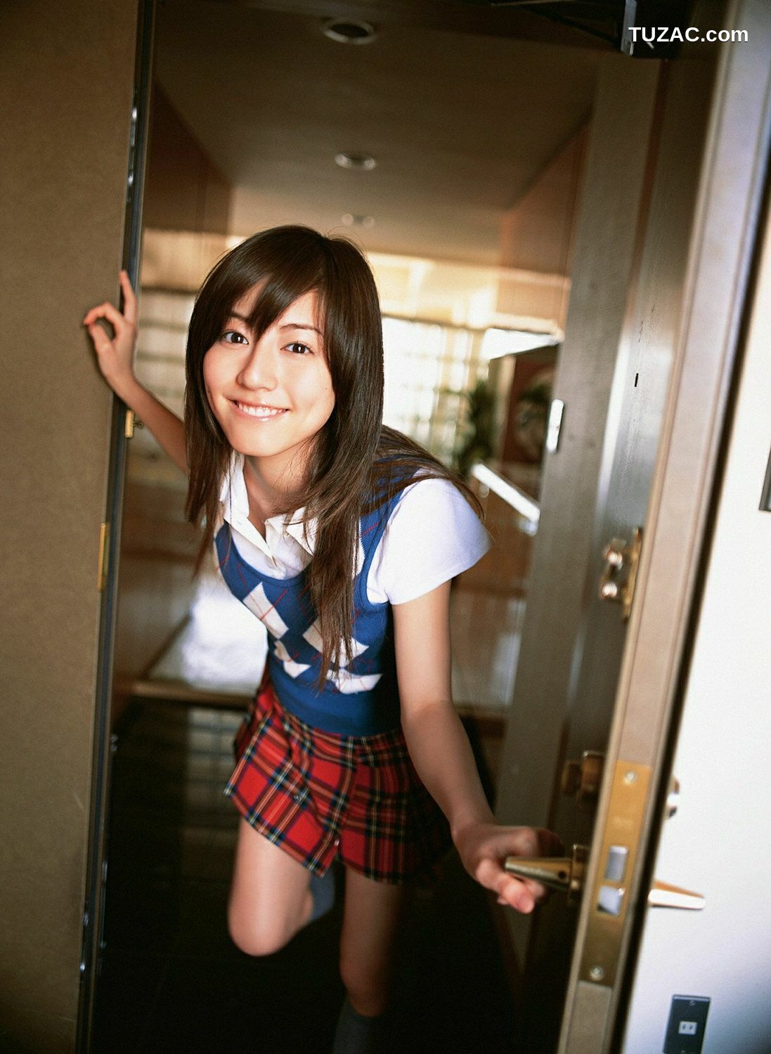 YS Web_杉本有美《压倒的美少女》写真集 Vol.218[106P]