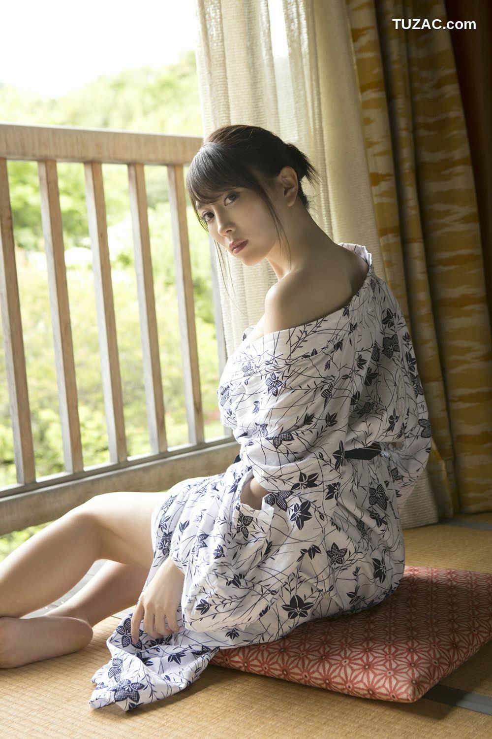 YS Web_森咲智美 「ハイスペックSEXY美女としっぽり温泉旅」 Vol.821 写真集[100P]