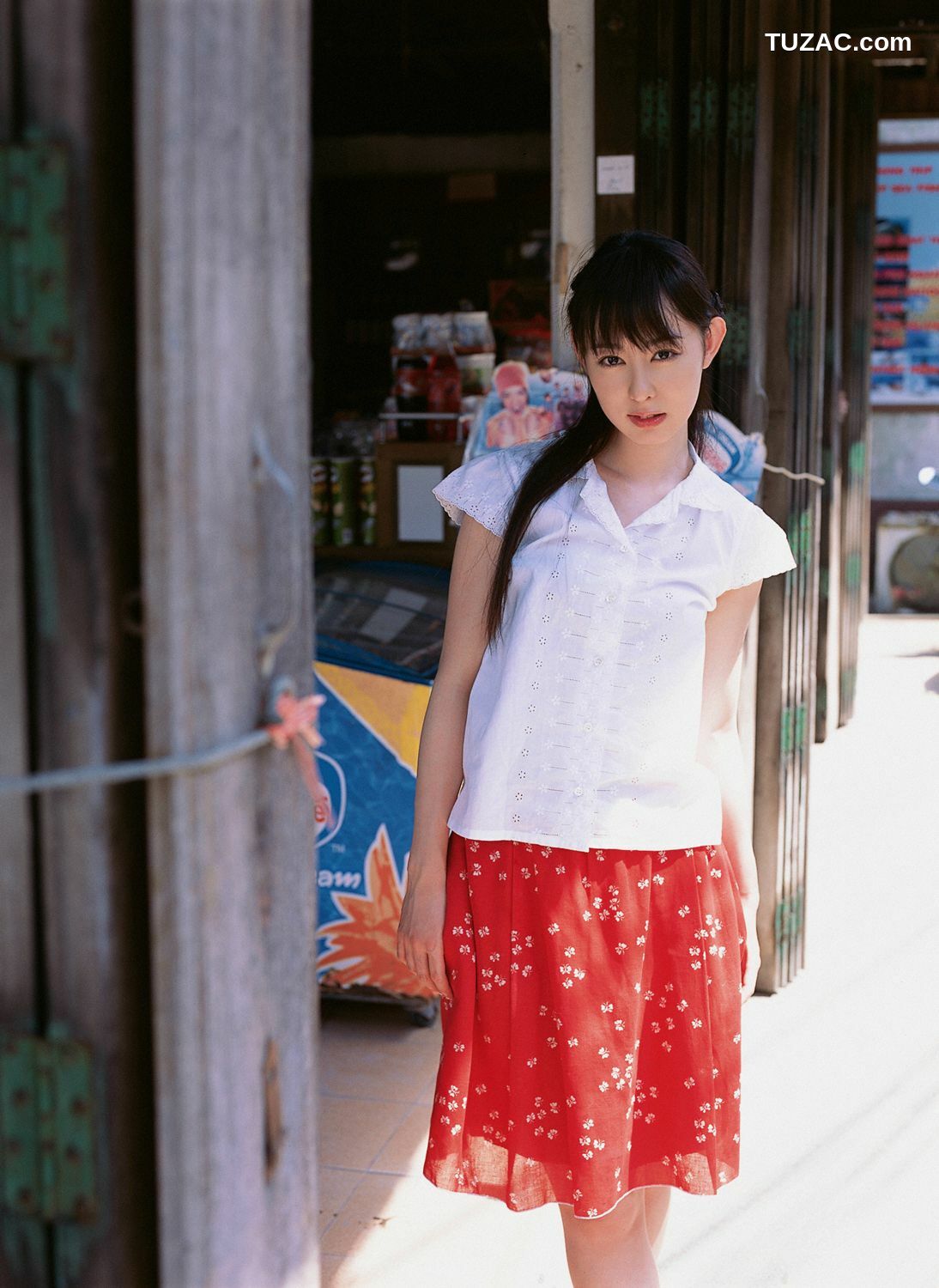 YS Web_秋山莉奈《Watch Her Hip!》写真集 Vol.200[69P]