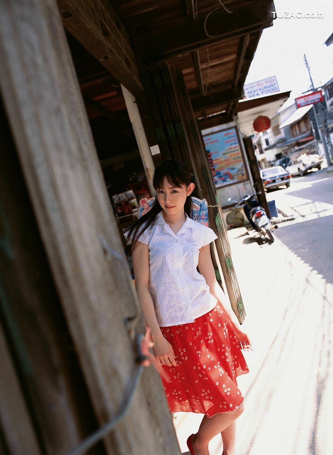 YS Web_秋山莉奈《Watch Her Hip!》写真集 Vol.200[69P]