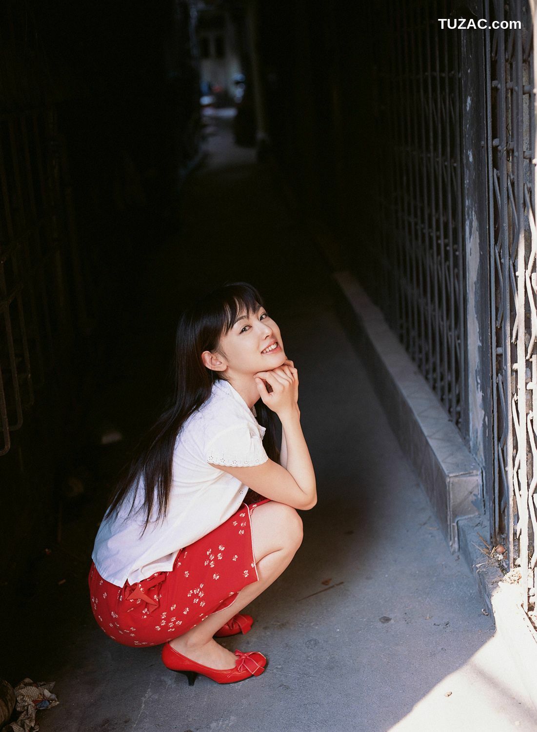 YS Web_秋山莉奈《Watch Her Hip!》写真集 Vol.200[69P]