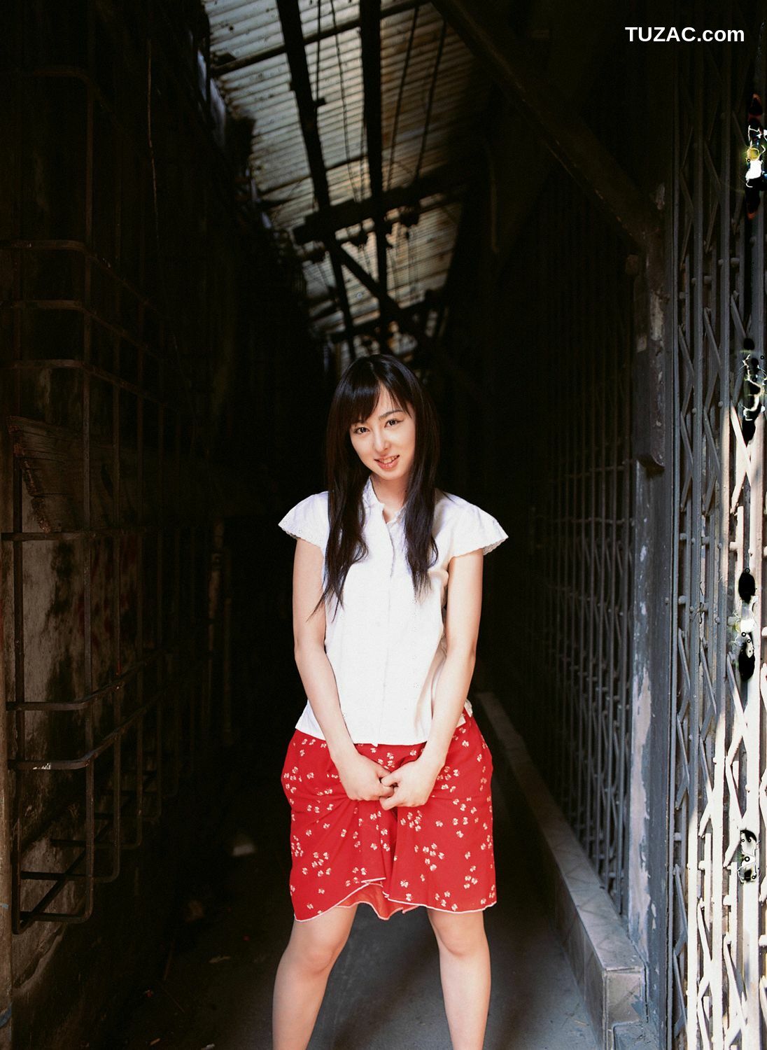 YS Web_秋山莉奈《Watch Her Hip!》写真集 Vol.200[69P]