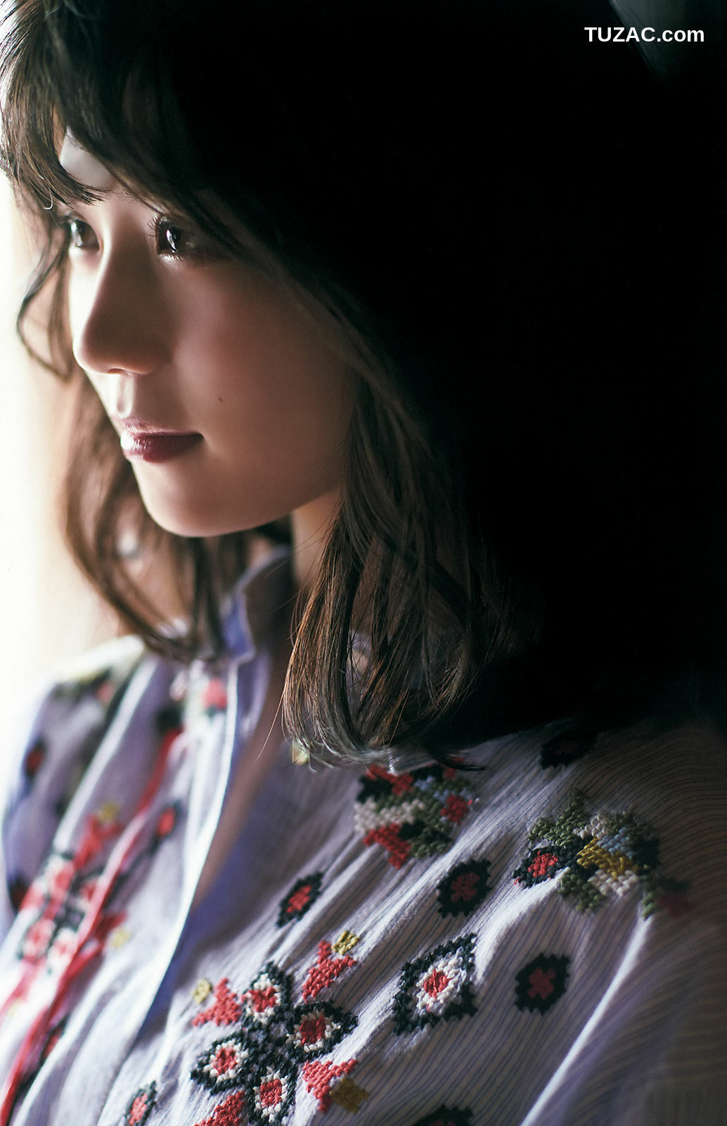 Young Gangan杂志写真_ 小畑優奈 大場美奈 林ゆめ 2018年No.12 写真杂志[34P]