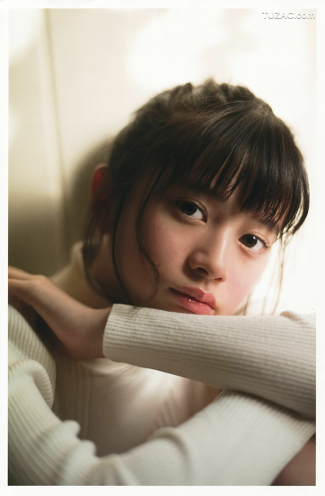 Young Gangan杂志写真_ 桜田ひより 小畑優奈 篠崎こころ 2017年No.24 写真杂志[35P]