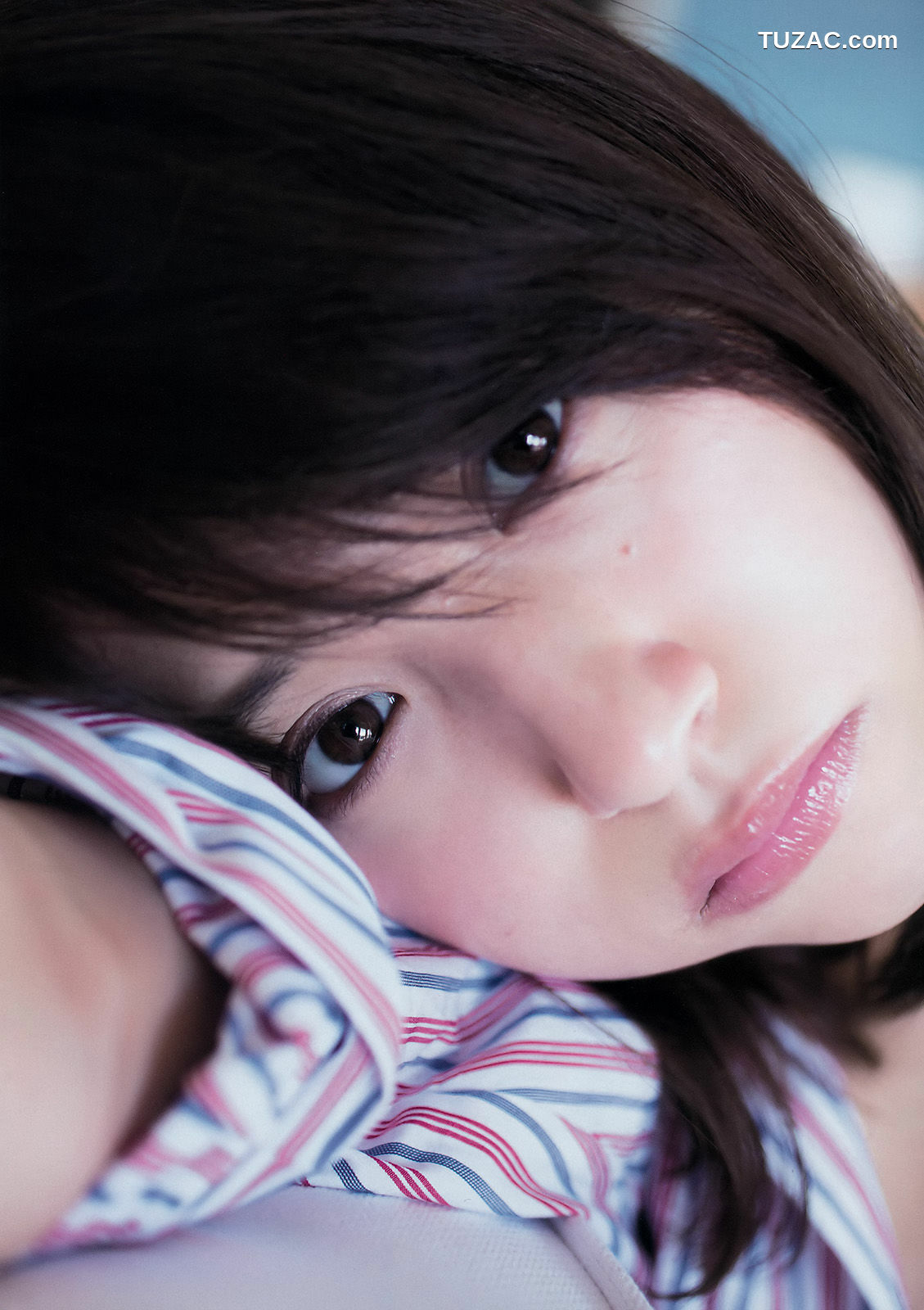 Young Magazine杂志写真_ 衛藤美彩 渡邉理佐 2017年No.18 写真杂志[11P]