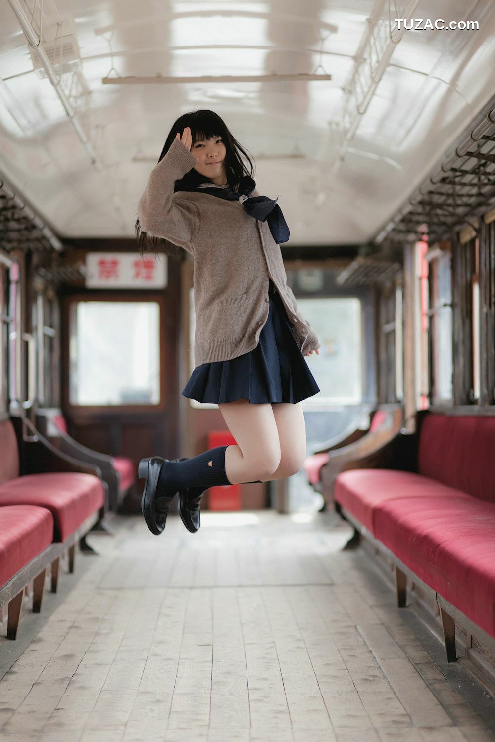 日本CosPlay_Enako(えなこ) School Girl (女子校生) 写真集[130P]