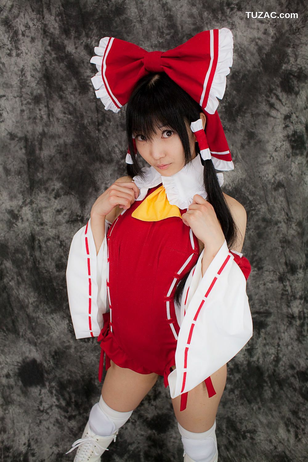 日本CosPlay_れんふりーど《東方Project》博麗霊夢 写真集[100P]