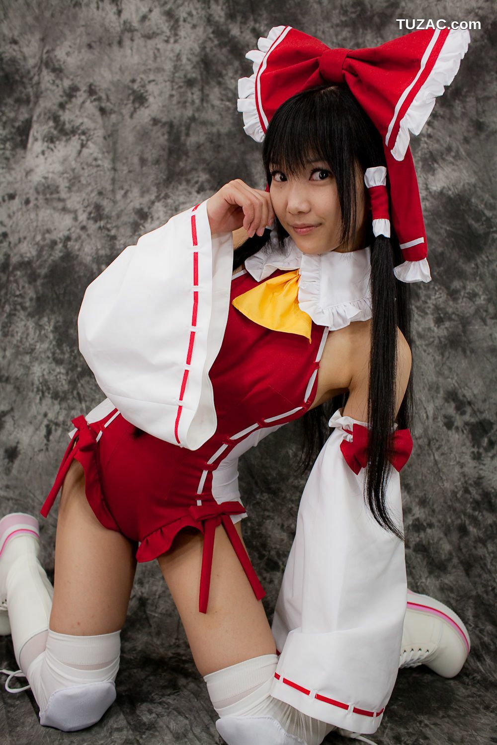 日本CosPlay_れんふりーど《東方Project》博麗霊夢 写真集[100P]