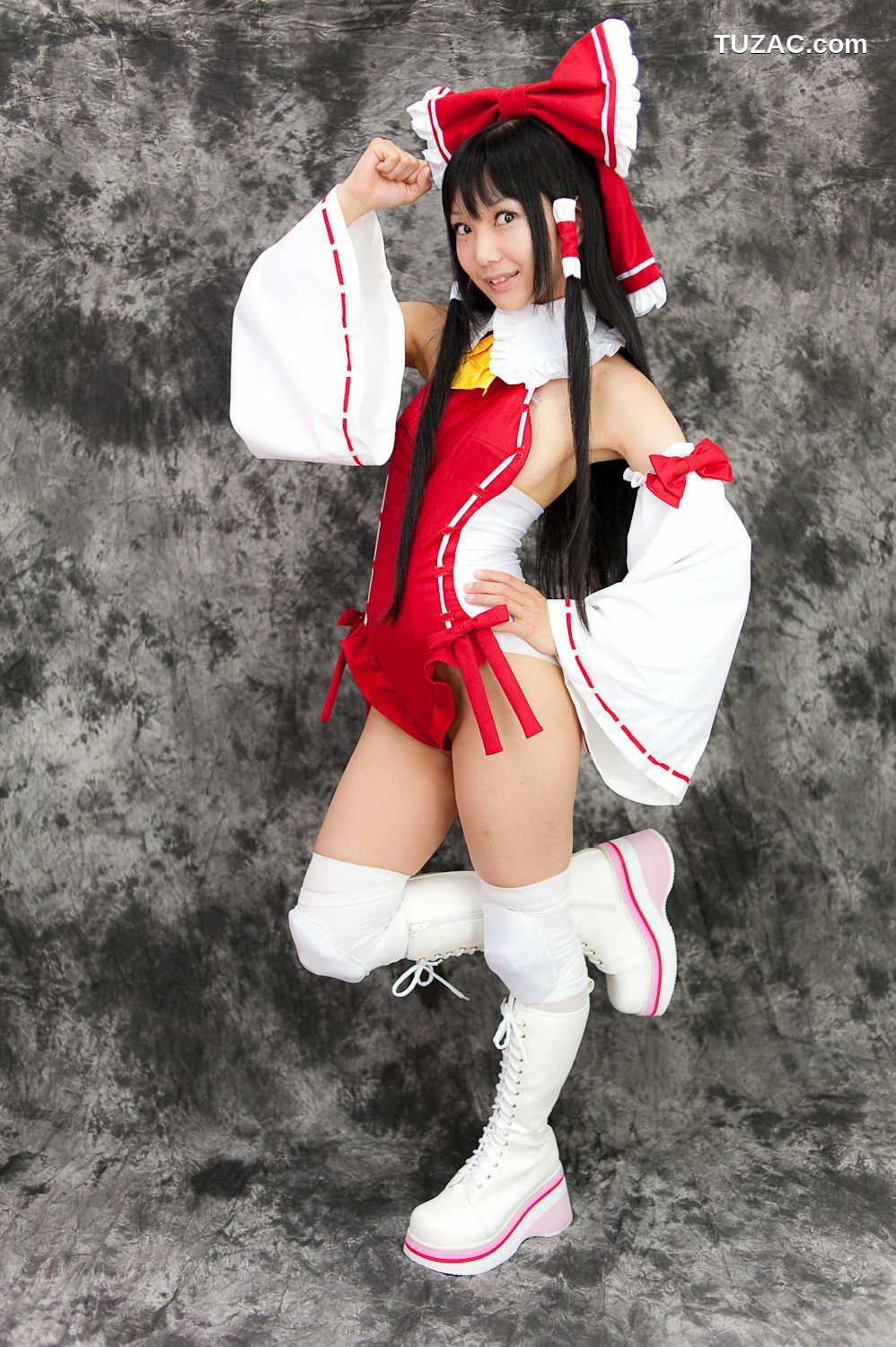 日本CosPlay_れんふりーど《東方Project》博麗霊夢 写真集[100P]