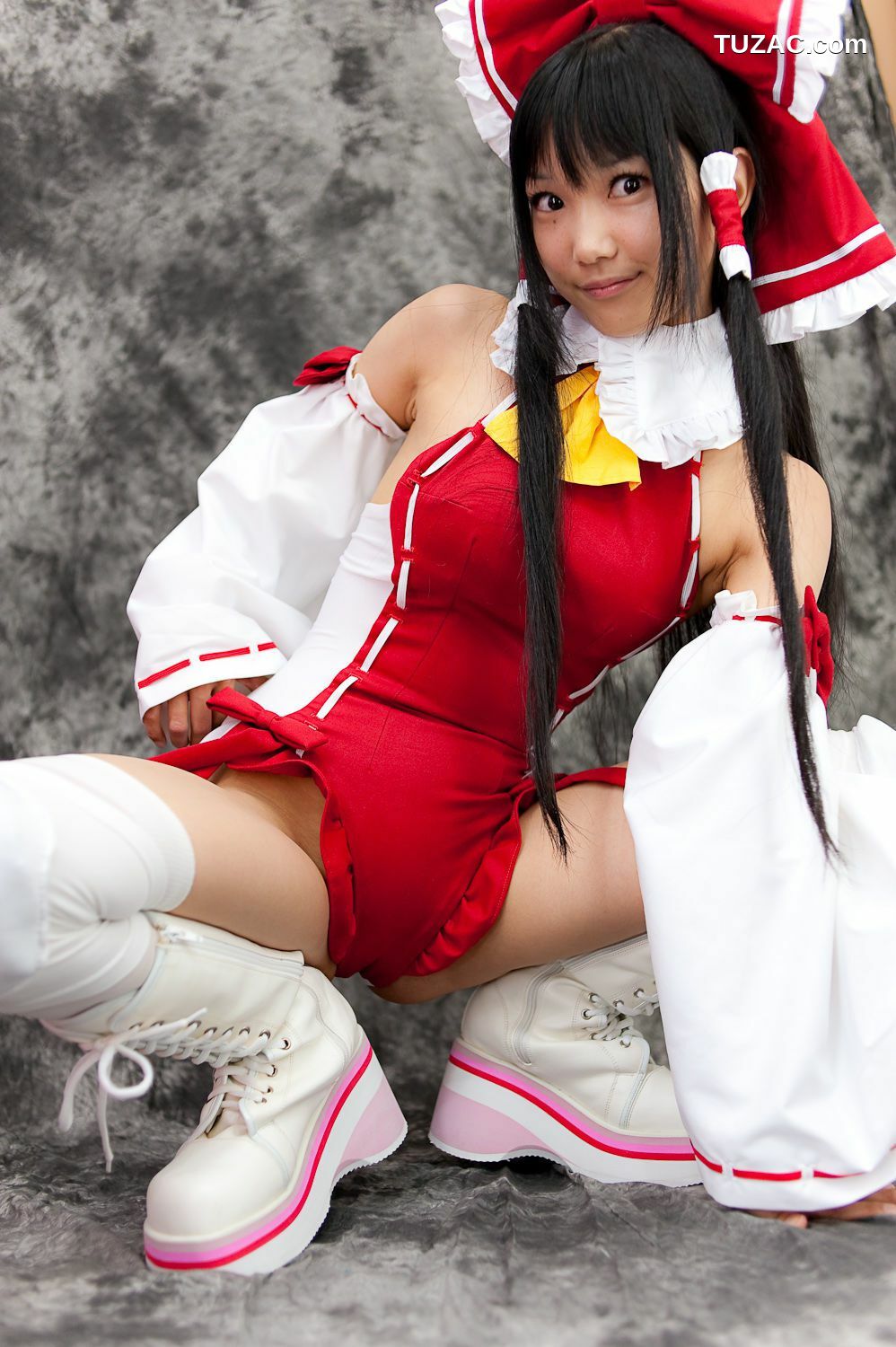 日本CosPlay_れんふりーど《東方Project》博麗霊夢 写真集[100P]