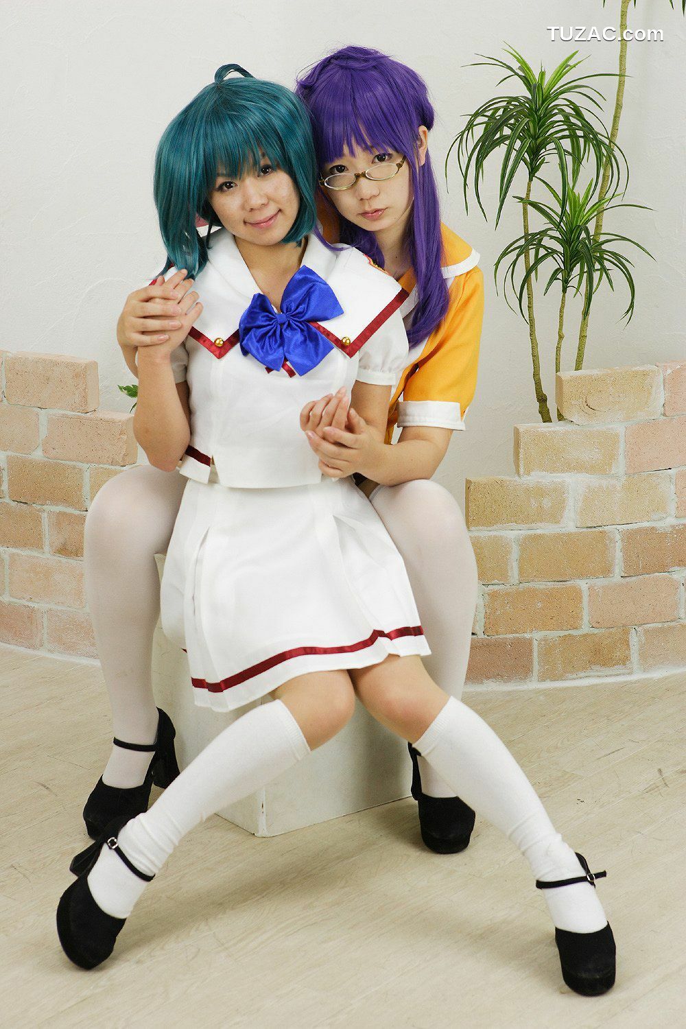 日本CosPlay_チョコボール向囲&amp;酸っぱい甘味所 《マクロスF》マクロストライアングル》 写真集
