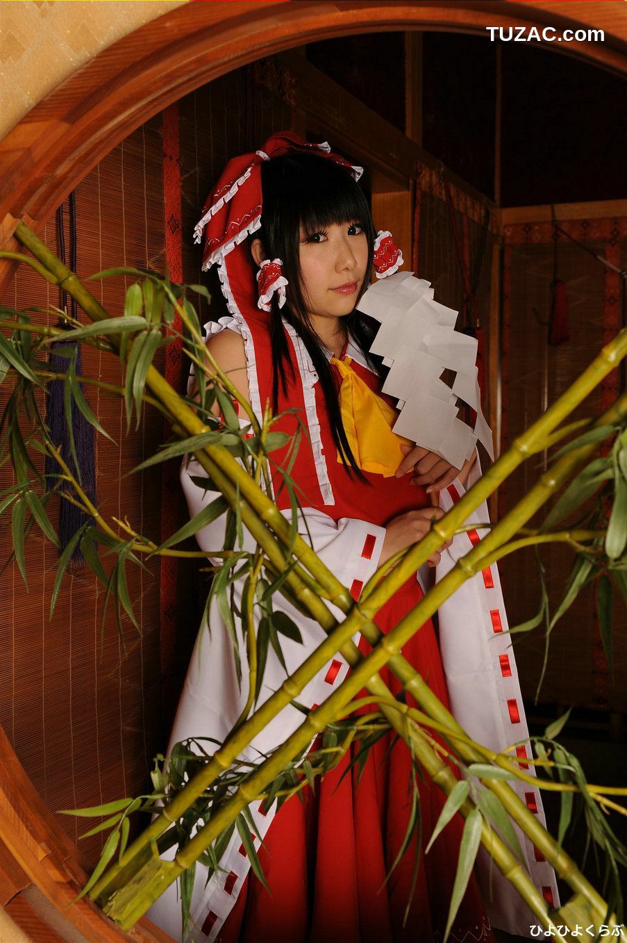 日本CosPlay_丹雫ひよ《東方Project》Hakurei Reimu  写真集[50P]