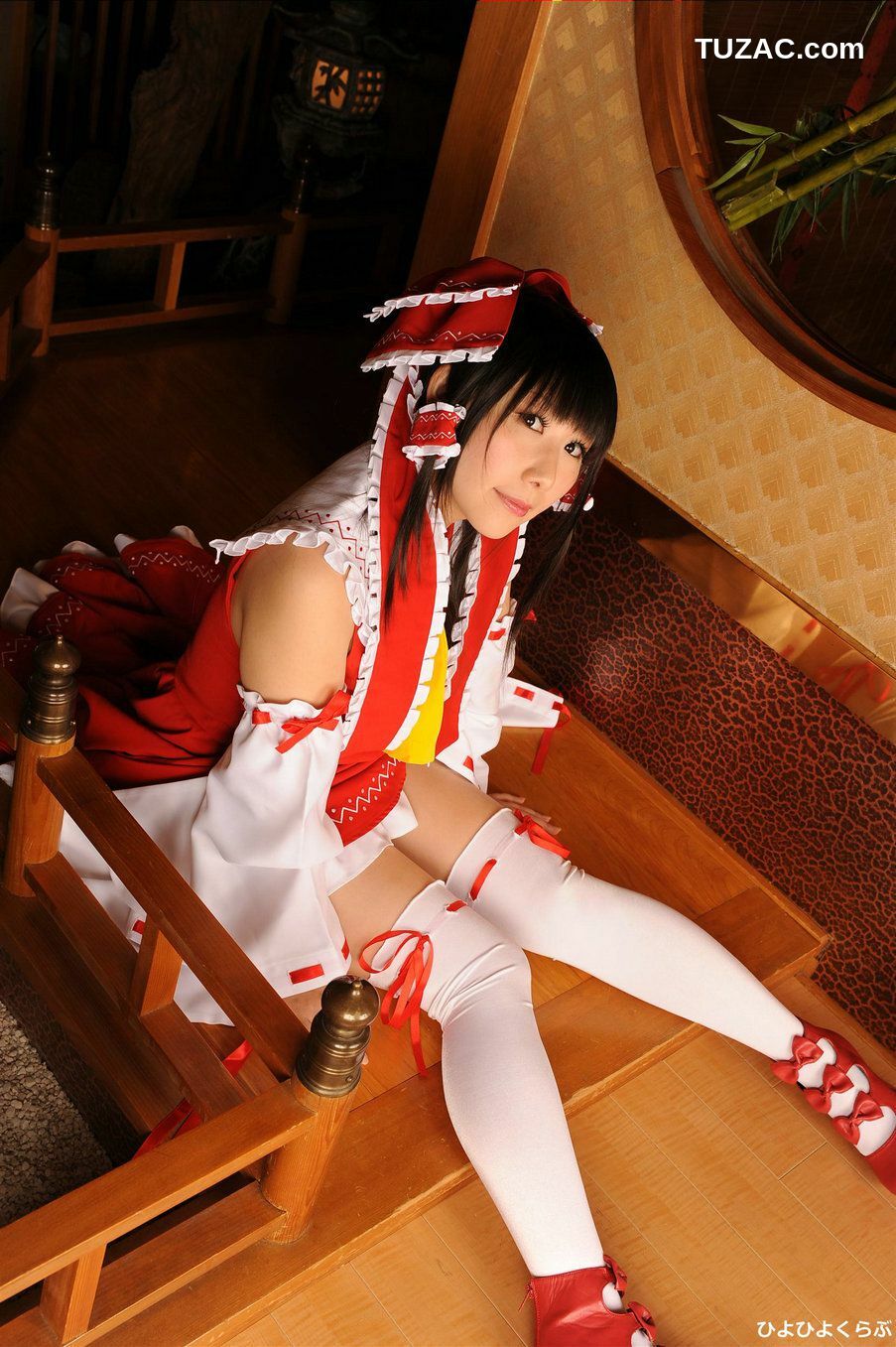 日本CosPlay_丹雫ひよ《東方Project》Hakurei Reimu  写真集[50P]