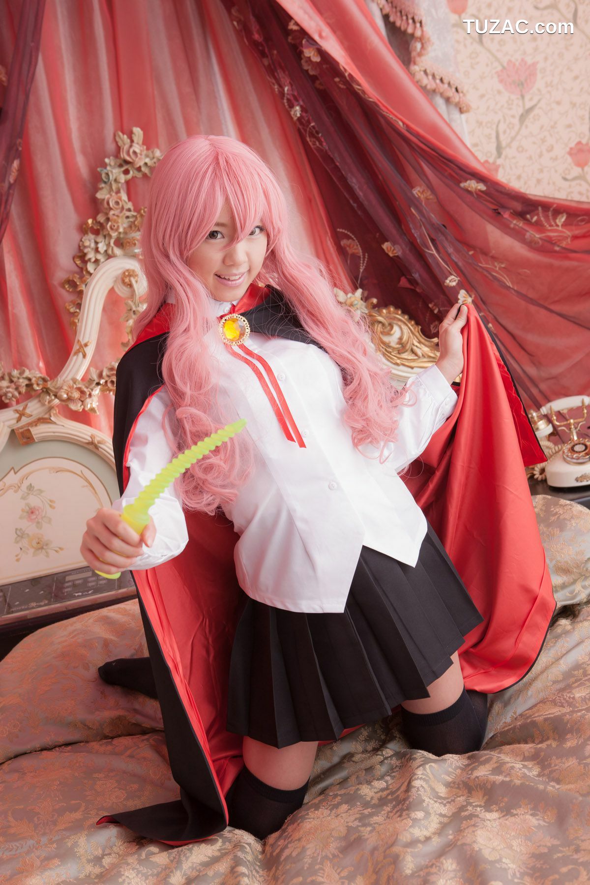 日本CosPlay_早乙女らぶ《ゼロの使い魔》Louise Francoise Le Blanc de La Valliere 写真集[33P]