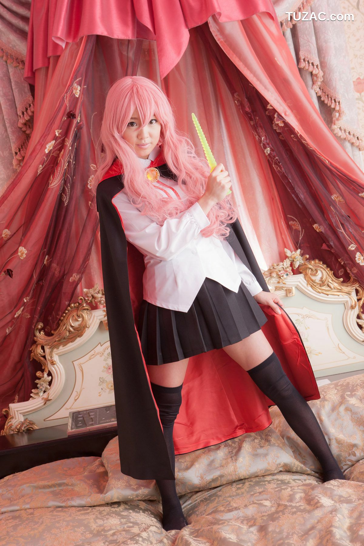 日本CosPlay_早乙女らぶ《ゼロの使い魔》Louise Francoise Le Blanc de La Valliere 写真集[33P]