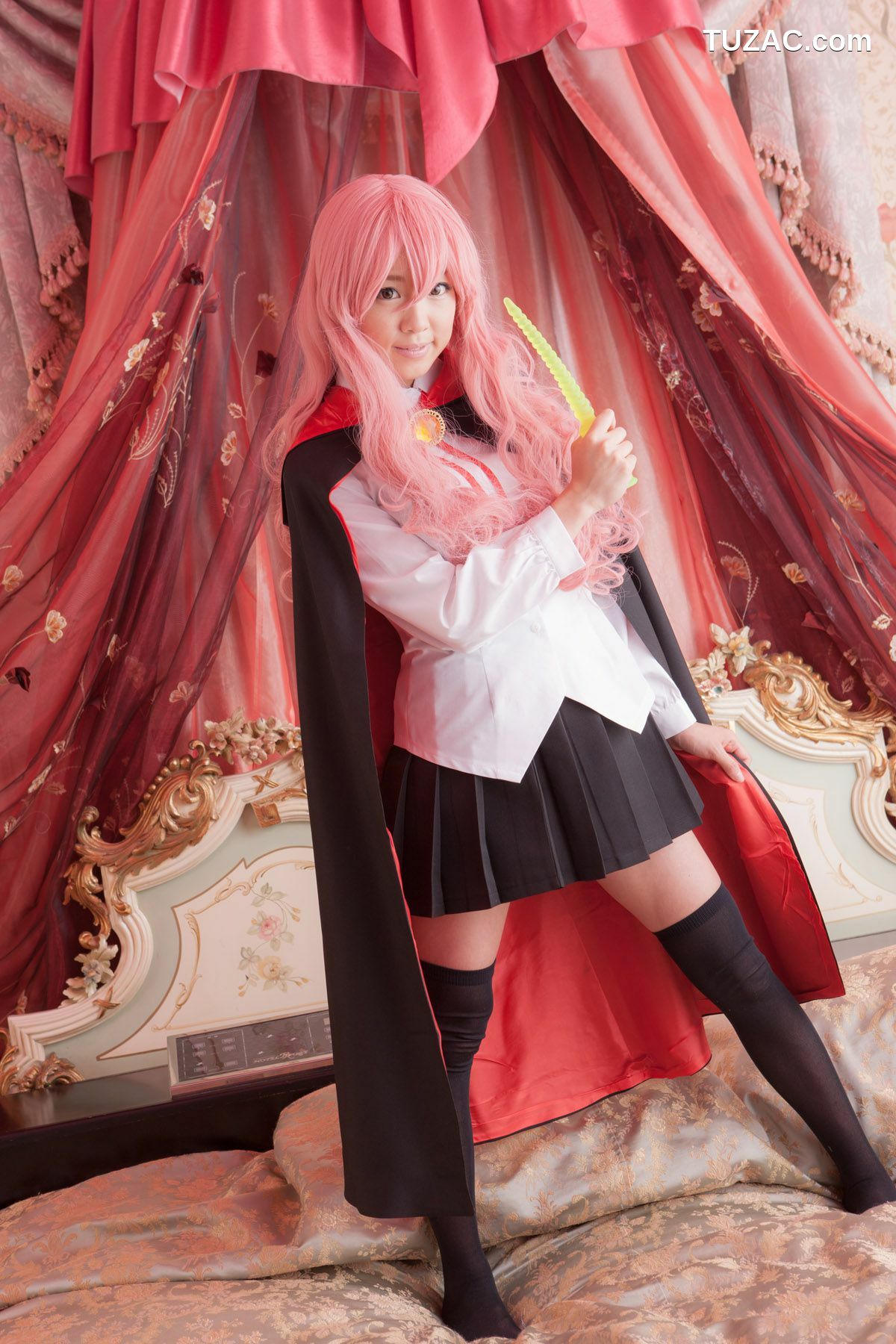 日本CosPlay_早乙女らぶ《ゼロの使い魔》Louise Francoise Le Blanc de La Valliere 写真集[33P]