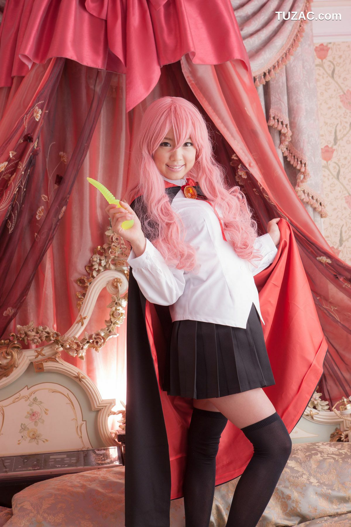 日本CosPlay_早乙女らぶ《ゼロの使い魔》Louise Francoise Le Blanc de La Valliere 写真集[33P]