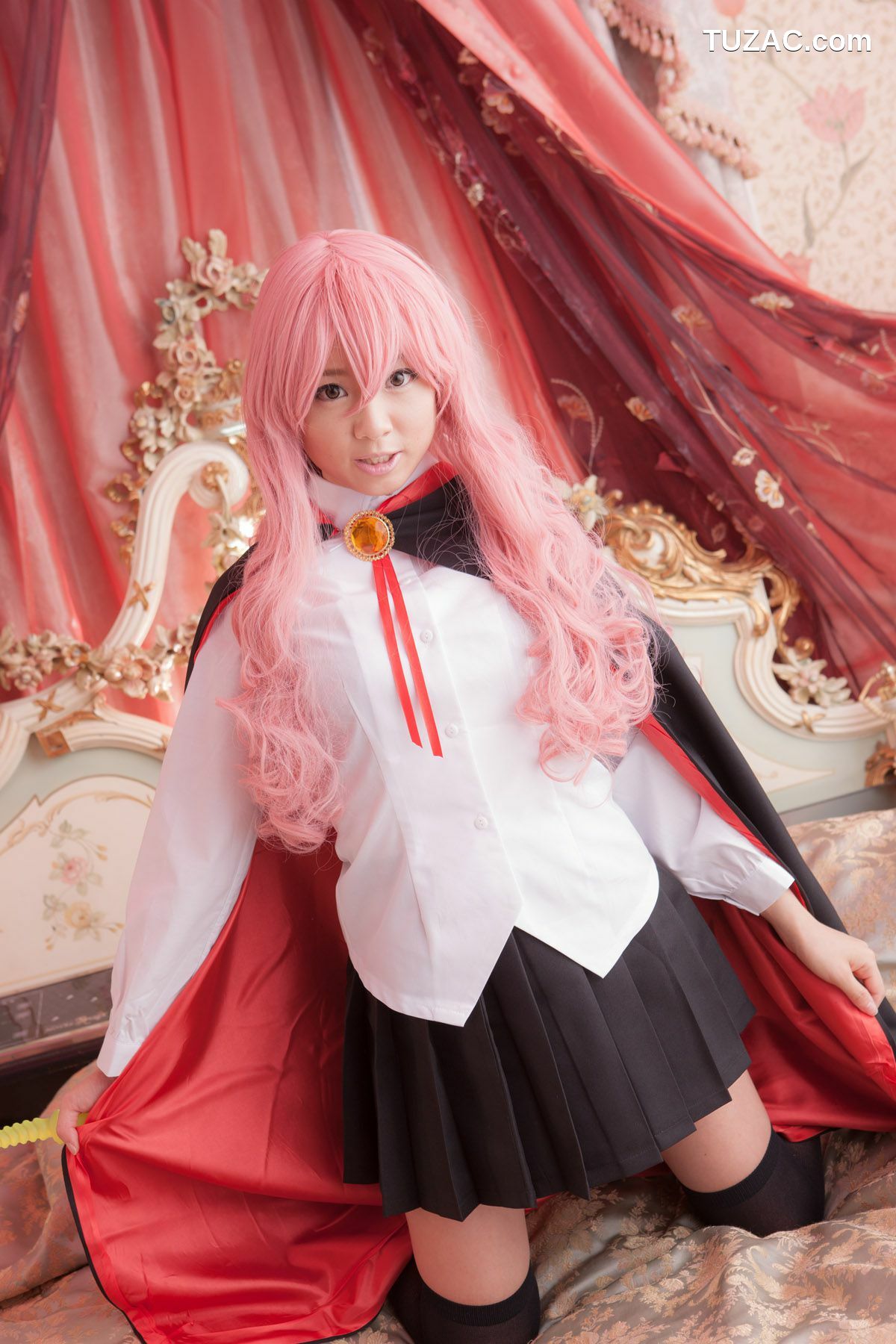 日本CosPlay_早乙女らぶ《ゼロの使い魔》Louise Francoise Le Blanc de La Valliere 写真集[33P]
