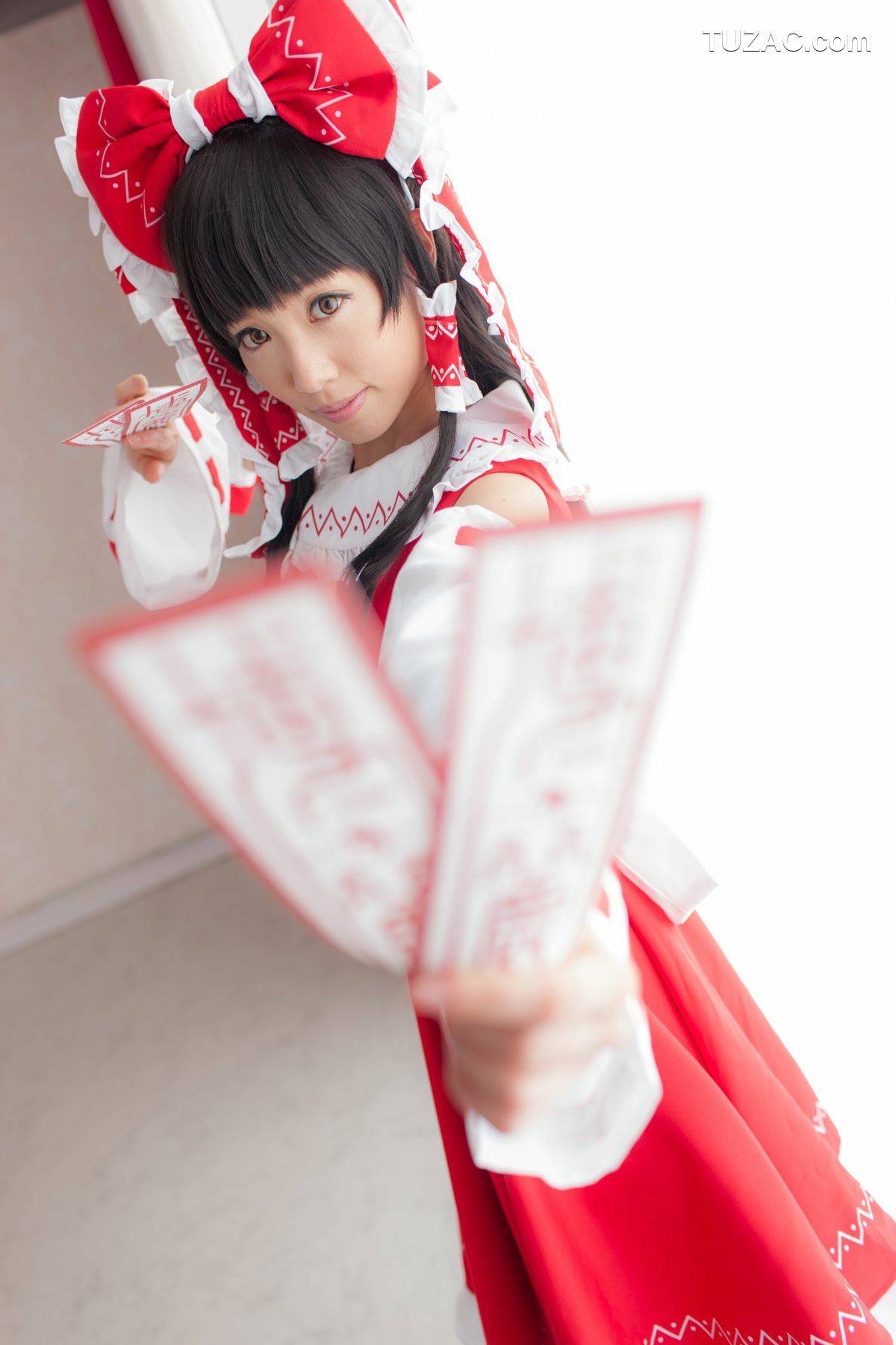 日本CosPlay_早乙女らぶ《東方Project》Hakurei Reimu(博麗霊夢) 写真集[69P]