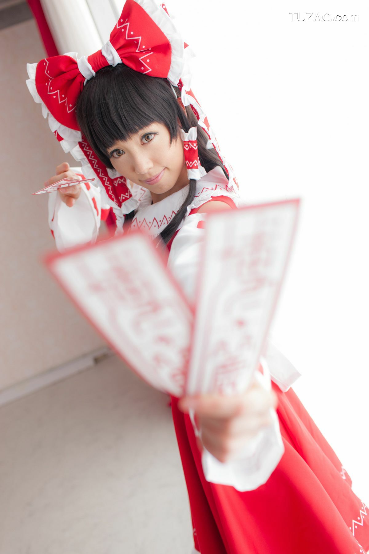 日本CosPlay_早乙女らぶ《東方Project》Hakurei Reimu(博麗霊夢) 写真集[69P]