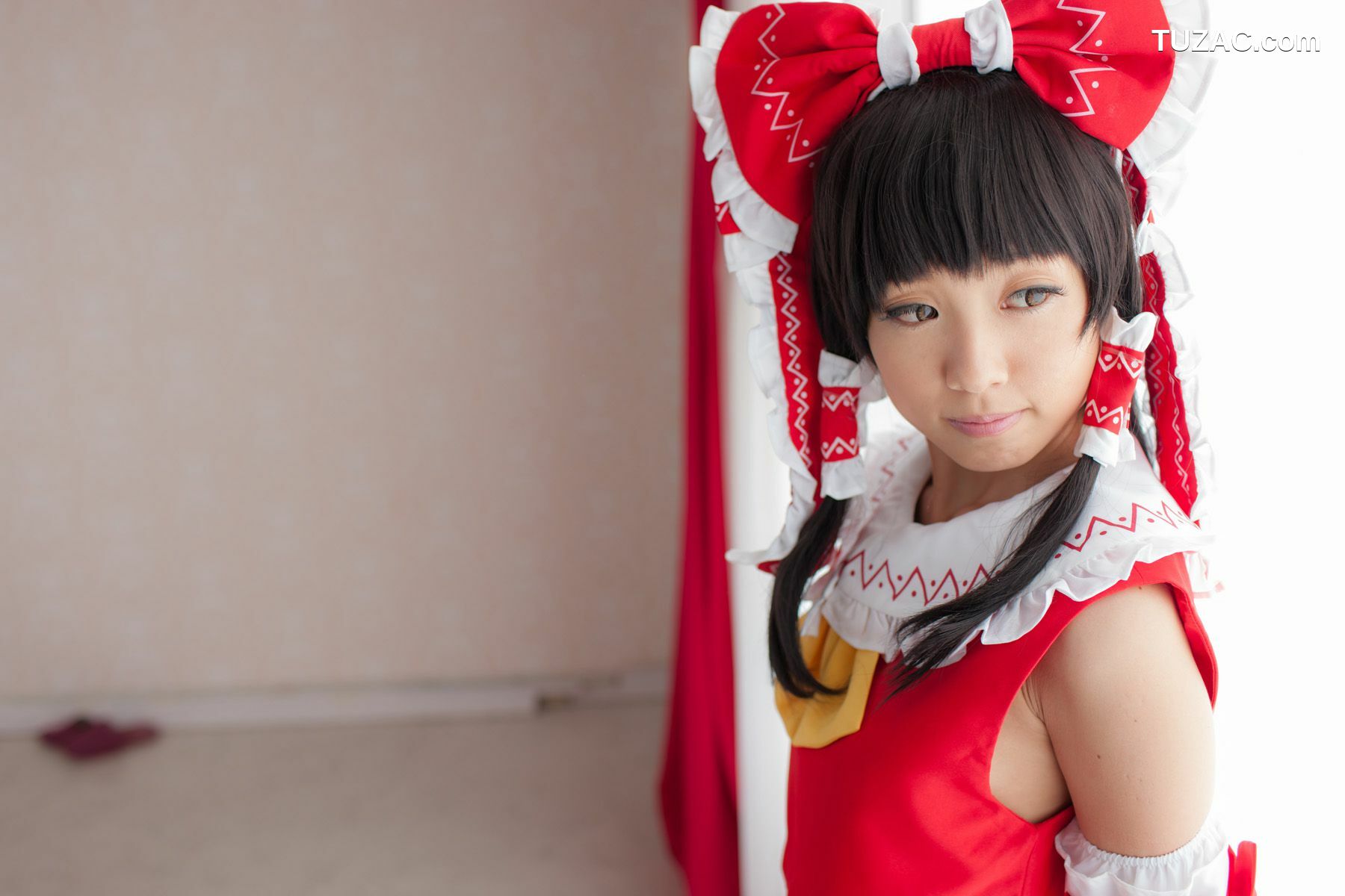 日本CosPlay_早乙女らぶ《東方Project》Hakurei Reimu(博麗霊夢) 写真集[69P]