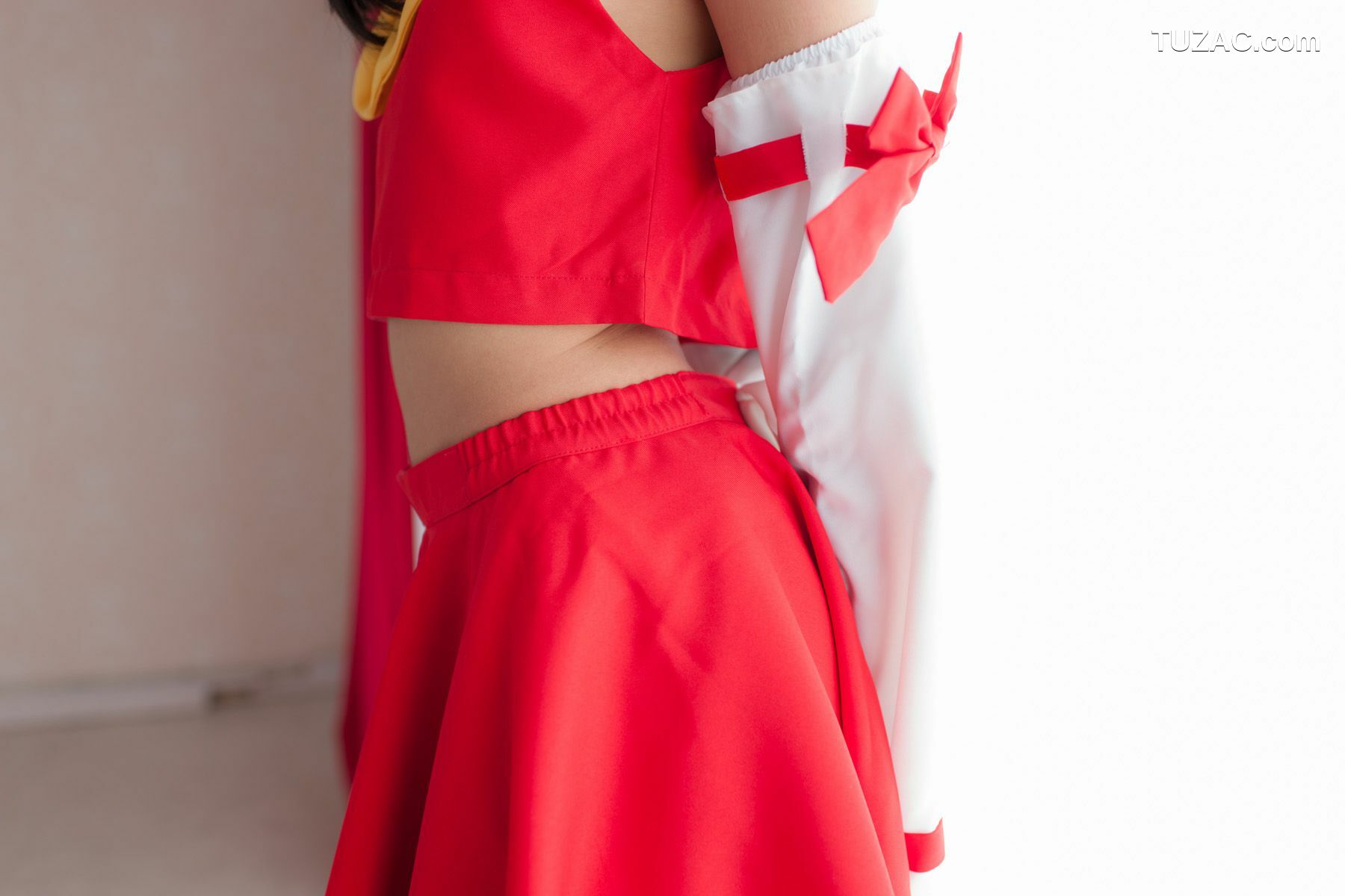 日本CosPlay_早乙女らぶ《東方Project》Hakurei Reimu(博麗霊夢) 写真集[69P]