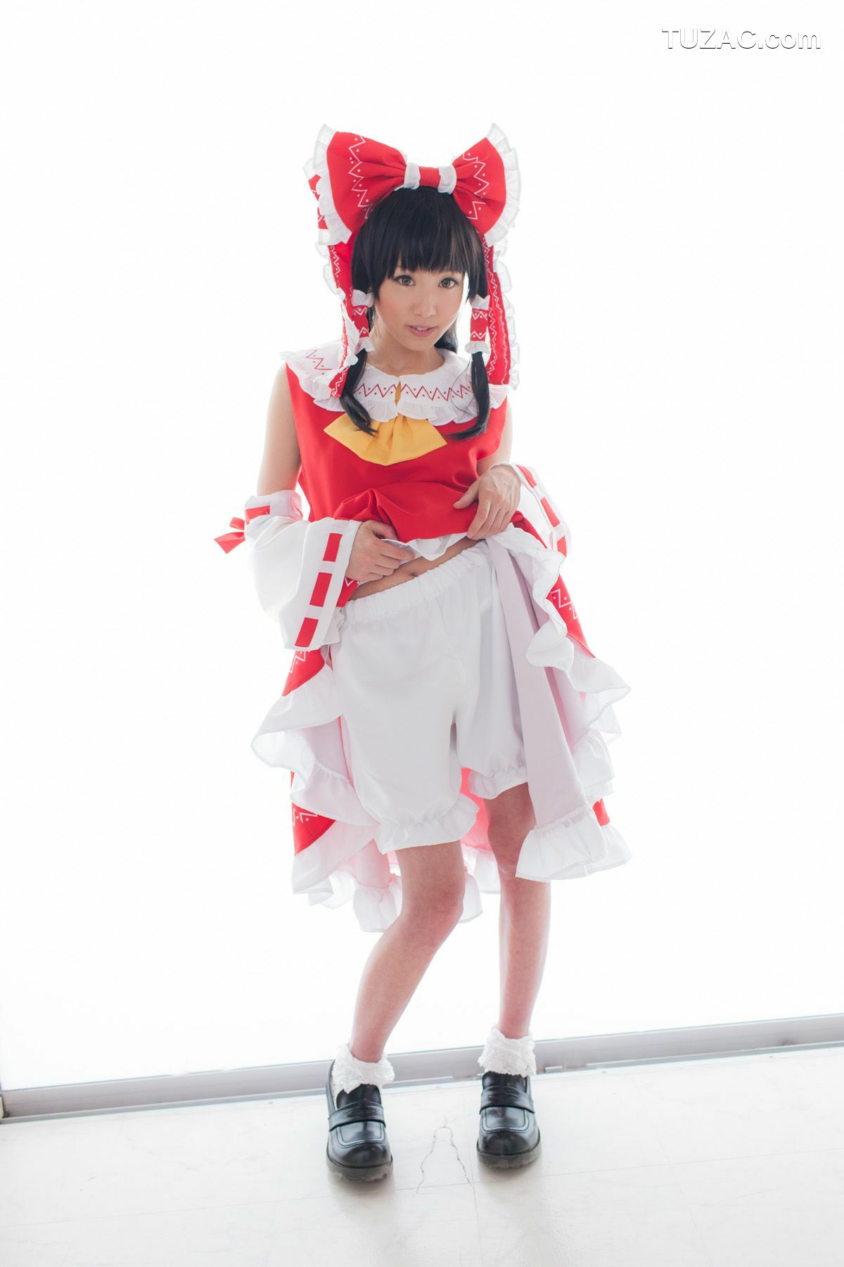 日本CosPlay_早乙女らぶ《東方Project》Hakurei Reimu(博麗霊夢) 写真集[69P]
