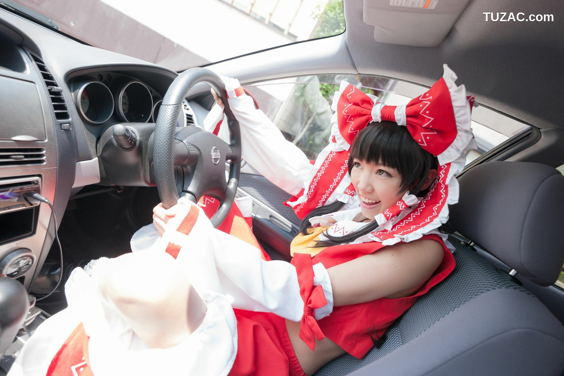 日本CosPlay_早乙女らぶ《東方Project》Hakurei Reimu(博麗霊夢) 写真集[69P]