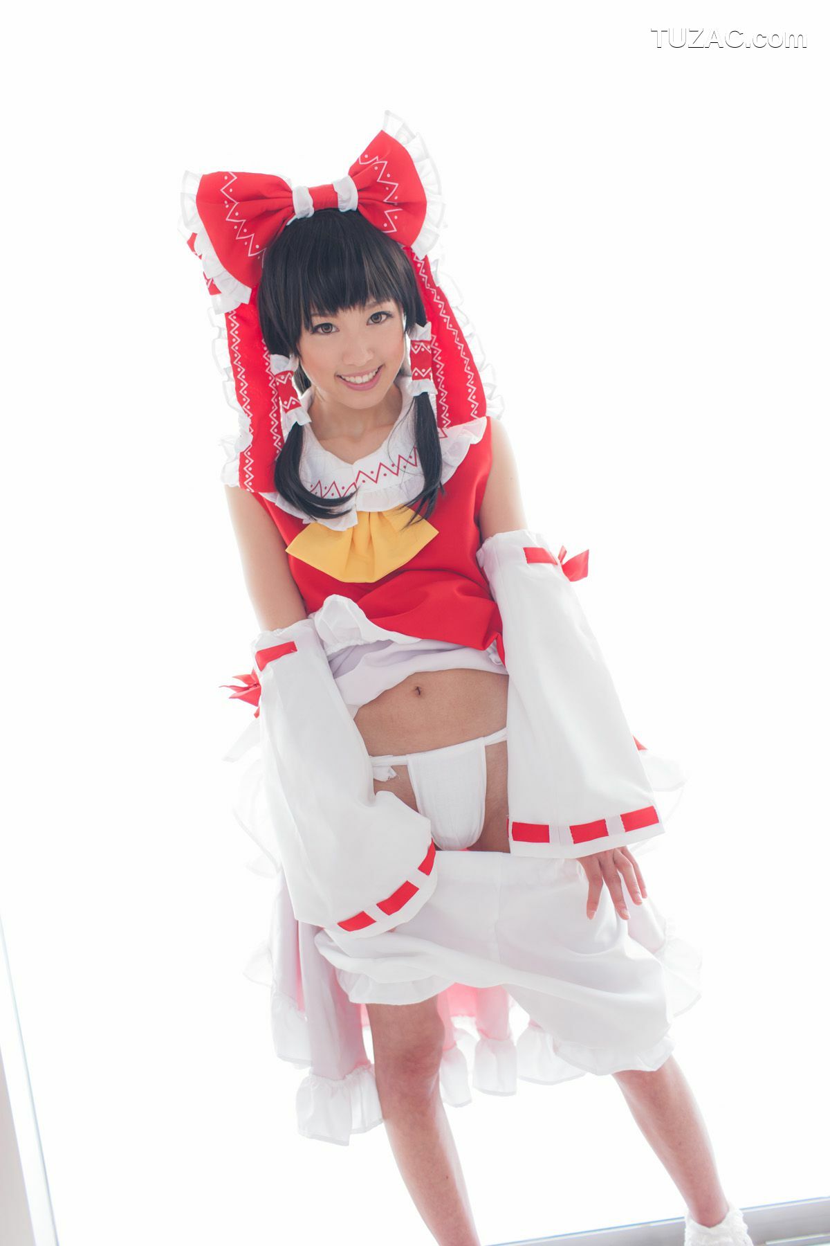 日本CosPlay_早乙女らぶ《東方Project》Hakurei Reimu(博麗霊夢) 写真集[69P]