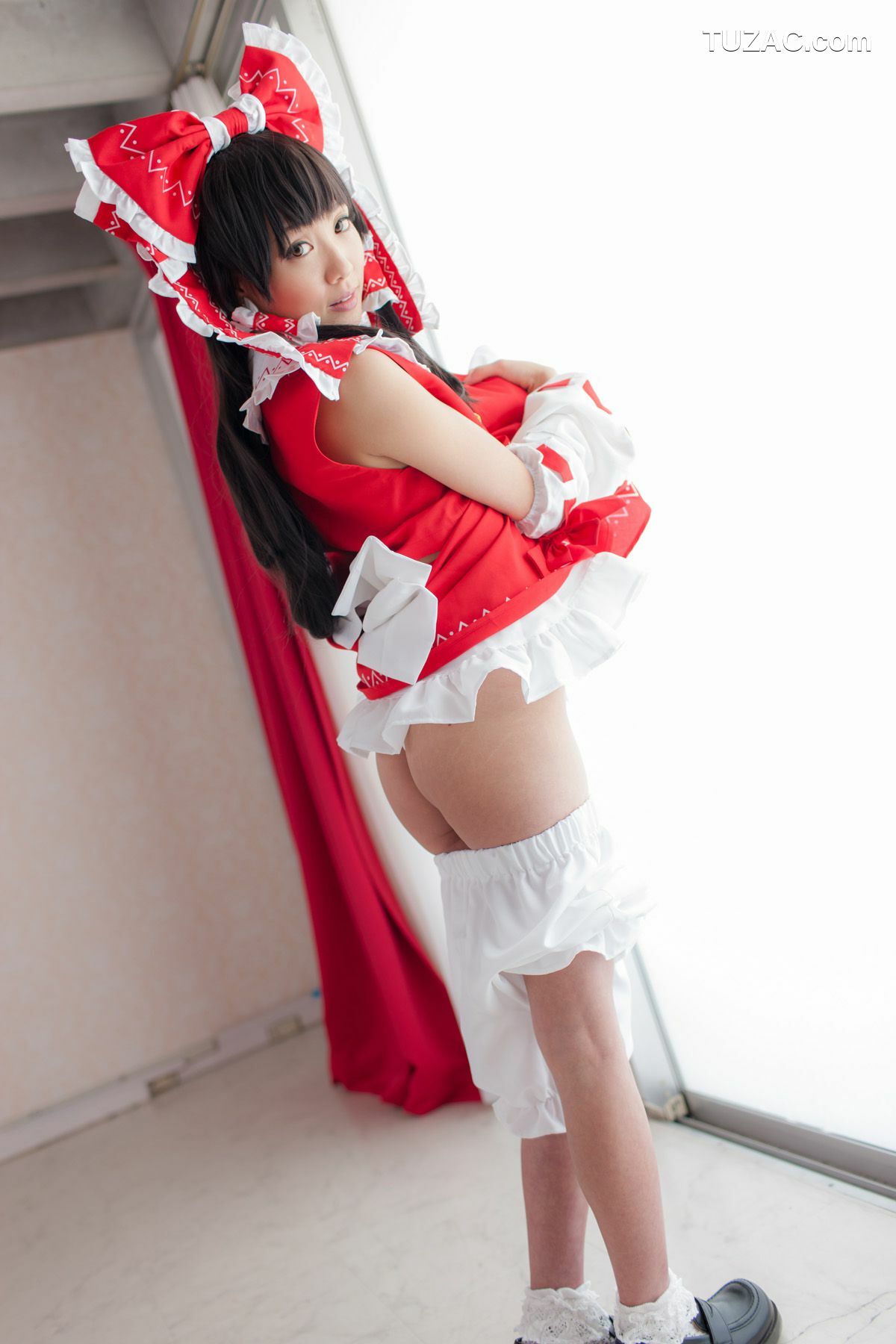日本CosPlay_早乙女らぶ《東方Project》Hakurei Reimu(博麗霊夢) 写真集[69P]