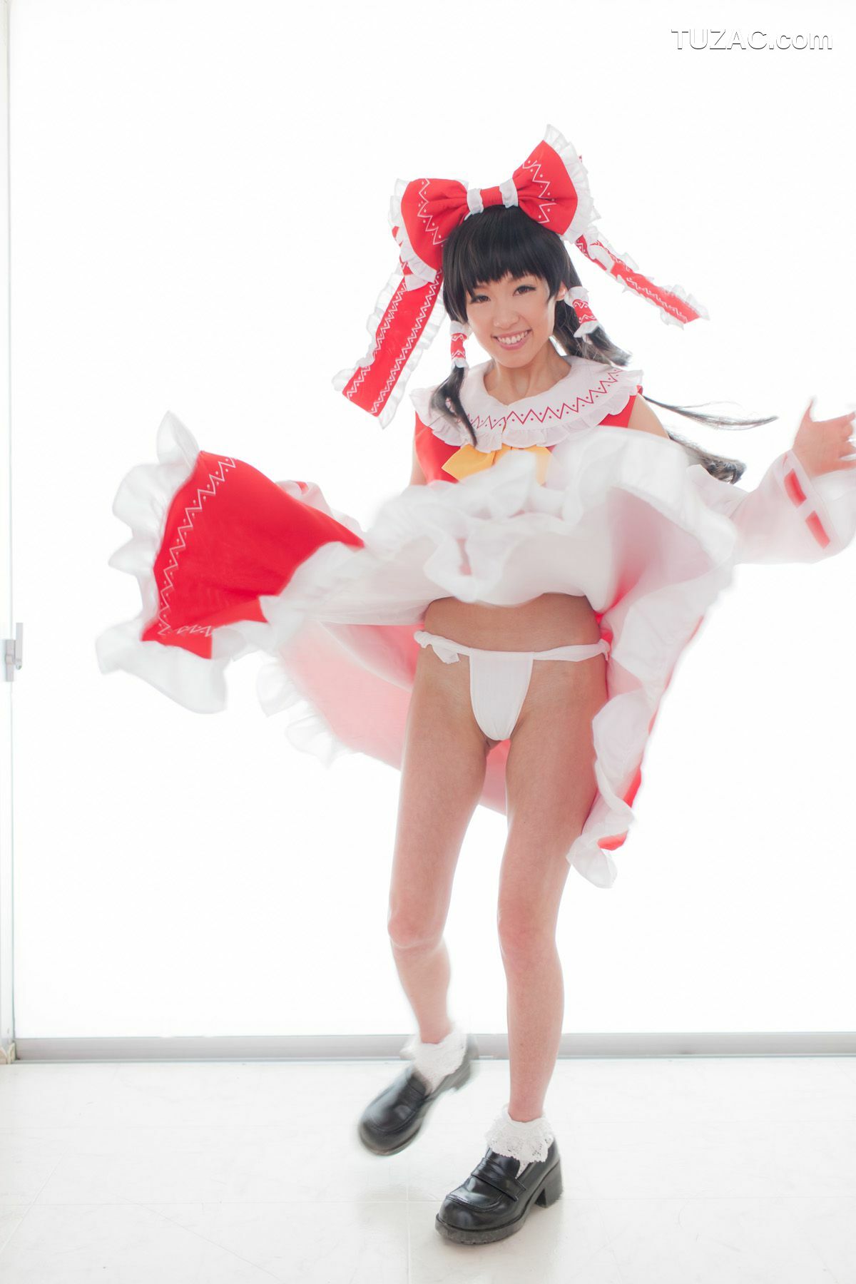 日本CosPlay_早乙女らぶ《東方Project》Hakurei Reimu(博麗霊夢) 写真集[69P]