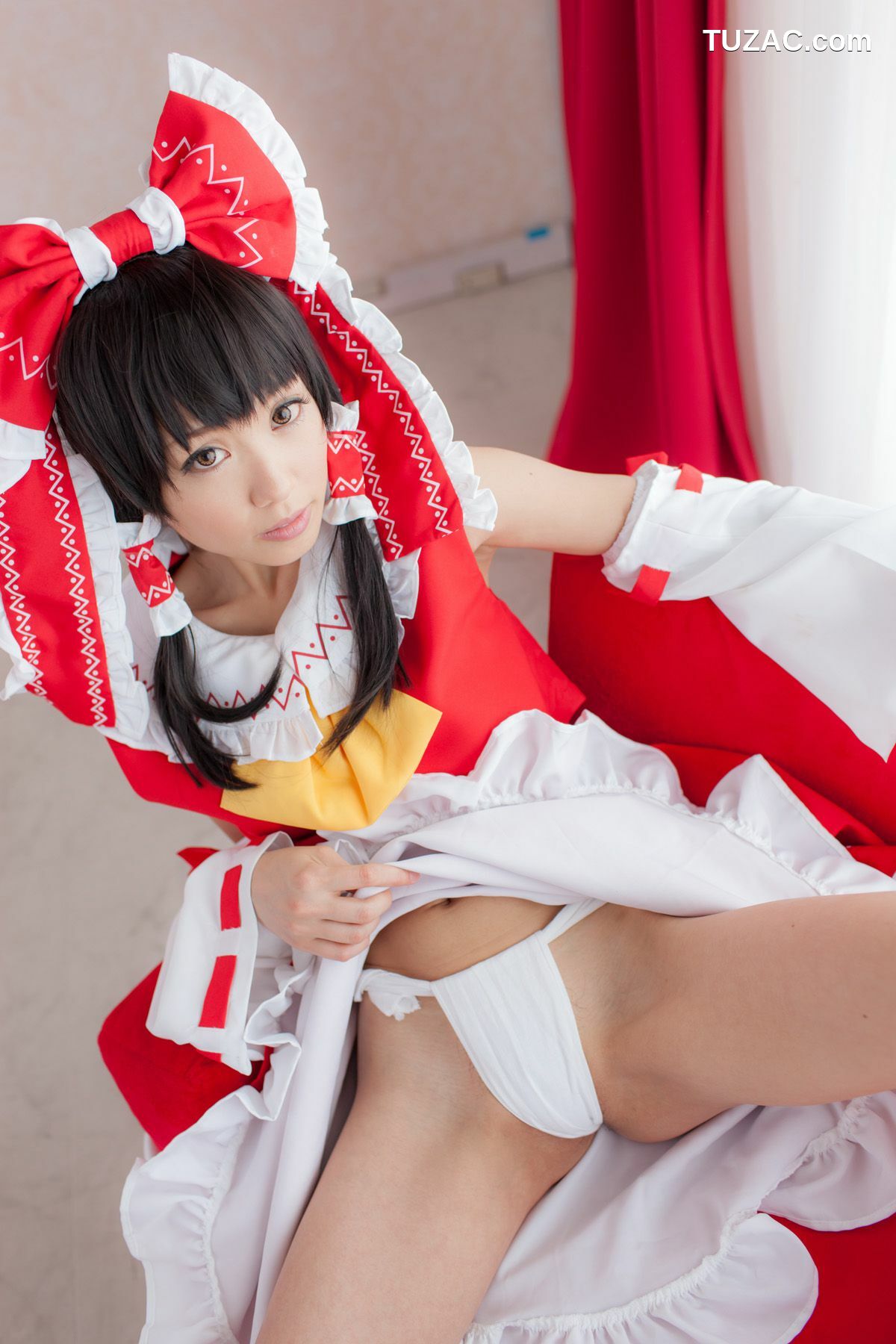 日本CosPlay_早乙女らぶ《東方Project》Hakurei Reimu(博麗霊夢) 写真集[69P]