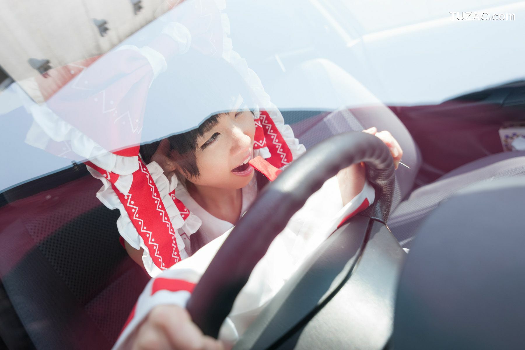 日本CosPlay_早乙女らぶ《東方Project》Hakurei Reimu(博麗霊夢) 写真集[69P]