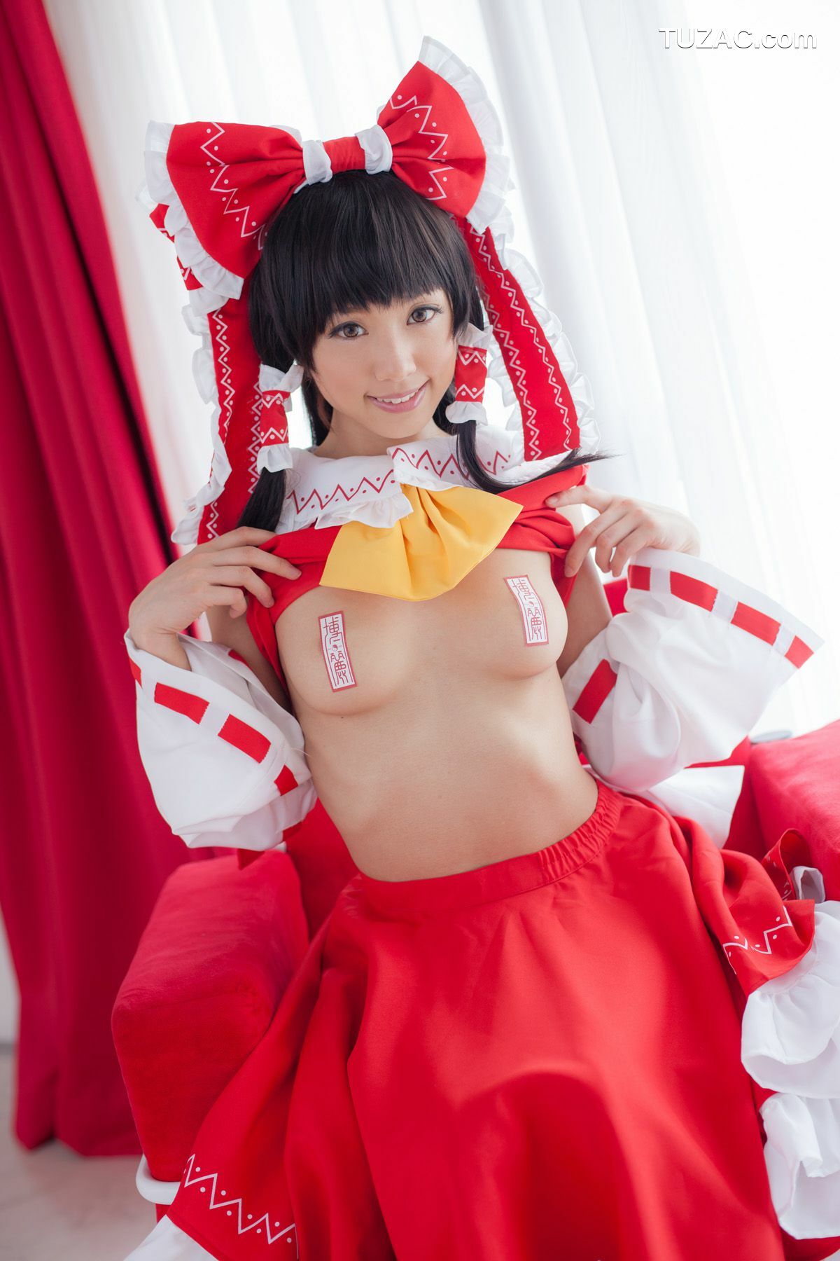 日本CosPlay_早乙女らぶ《東方Project》Hakurei Reimu(博麗霊夢) 写真集[69P]