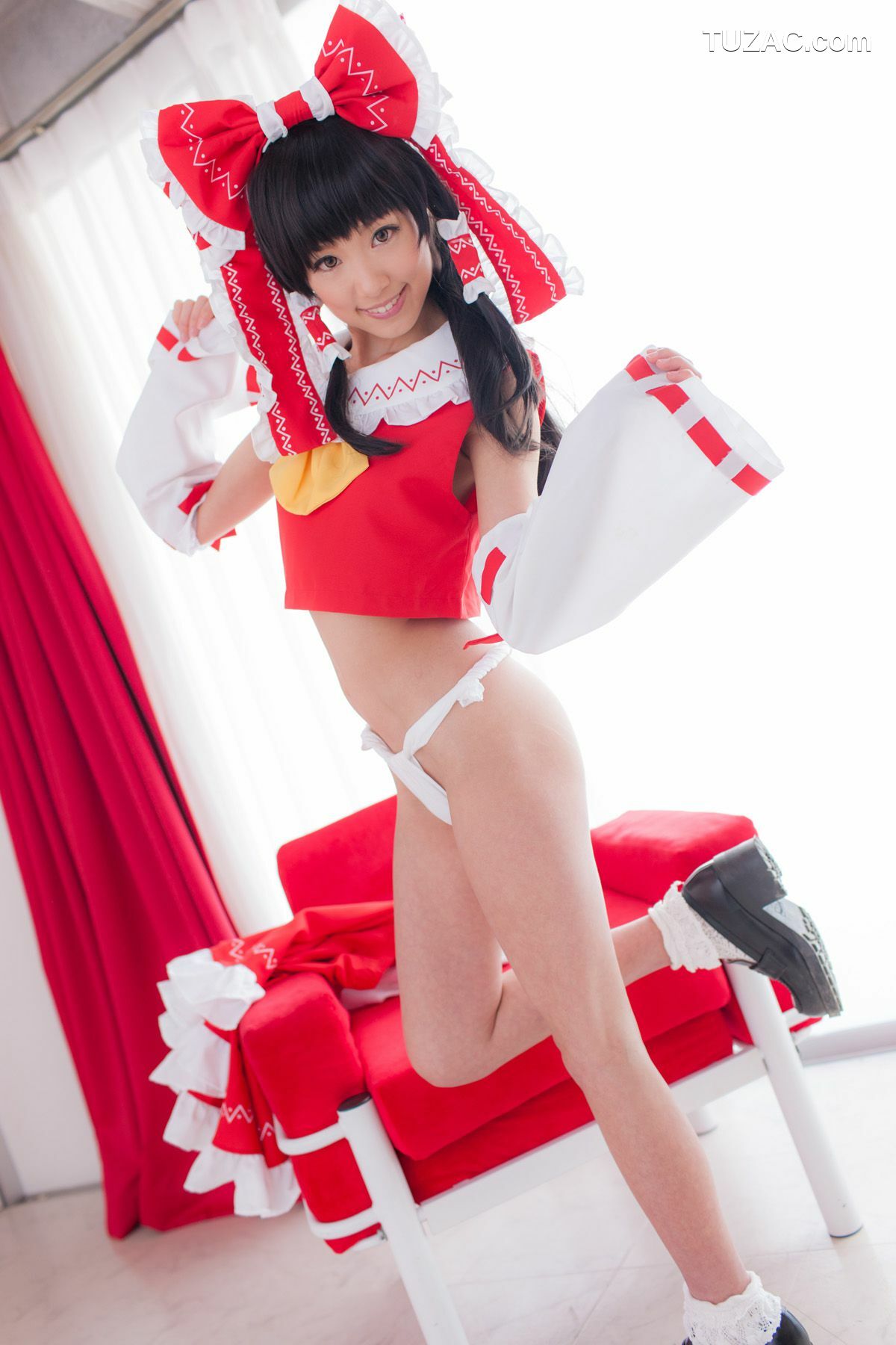 日本CosPlay_早乙女らぶ《東方Project》Hakurei Reimu(博麗霊夢) 写真集[69P]