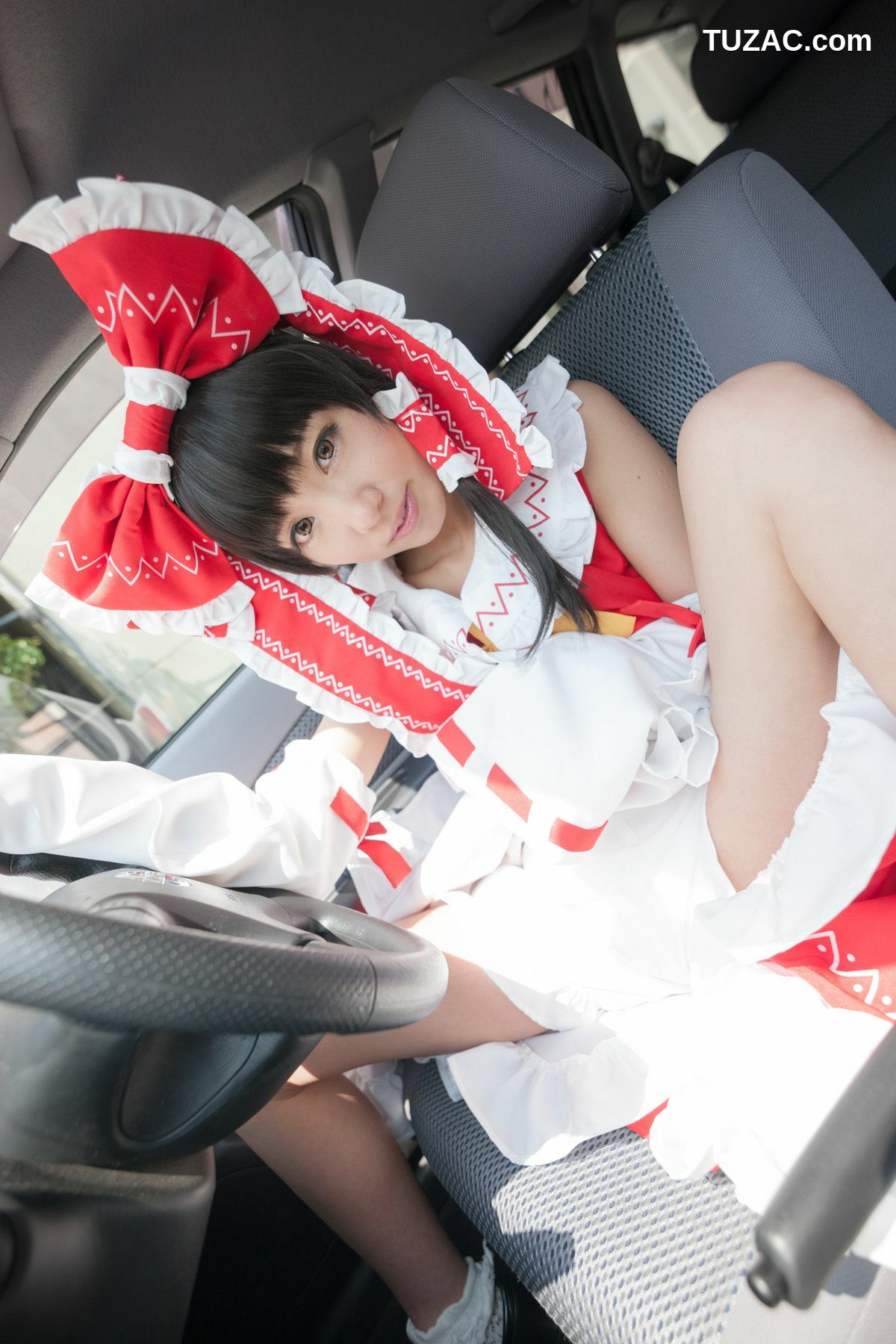 日本CosPlay_早乙女らぶ《東方Project》Hakurei Reimu(博麗霊夢) 写真集[69P]