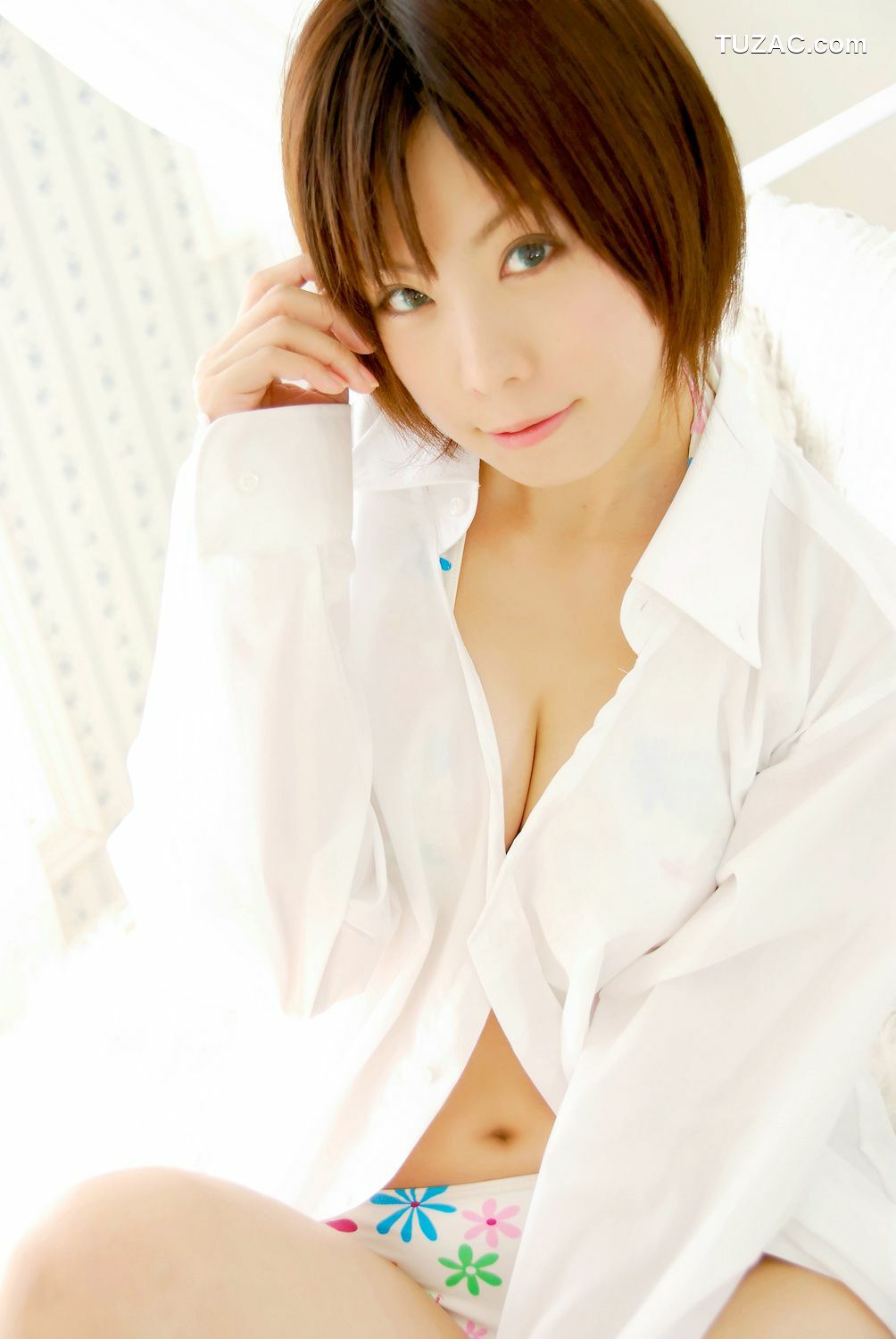 日本CosPlay_橘みなみ (Tachibana Minami) 《赌场少女》理欧・罗伦斯 3Sets 写真集