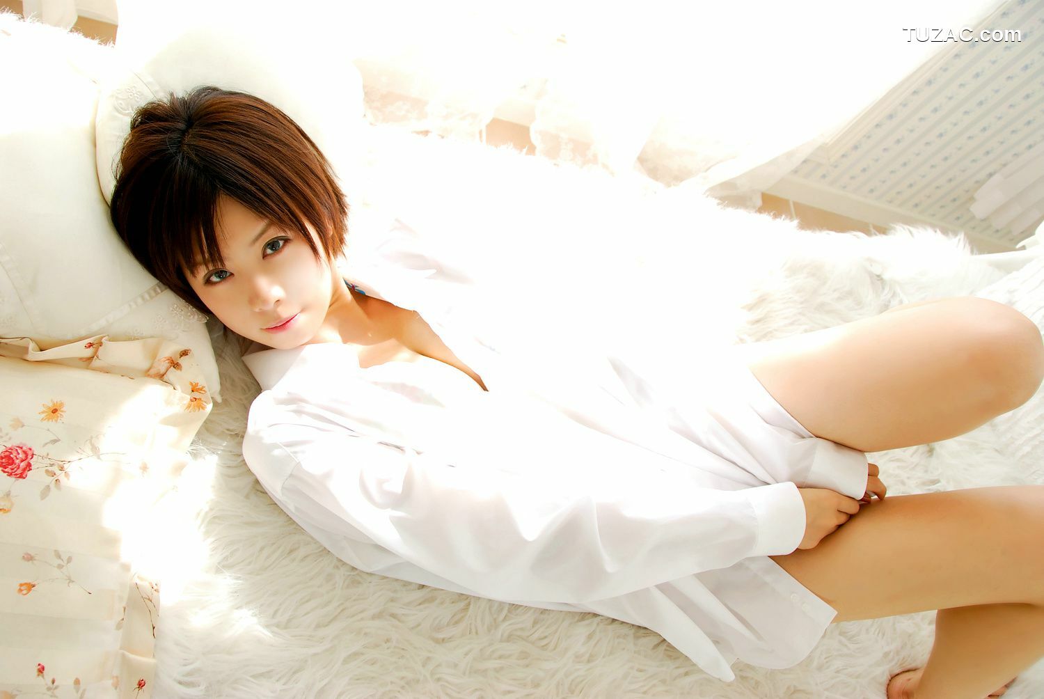 日本CosPlay_橘みなみ (Tachibana Minami) 《赌场少女》理欧・罗伦斯 3Sets 写真集
