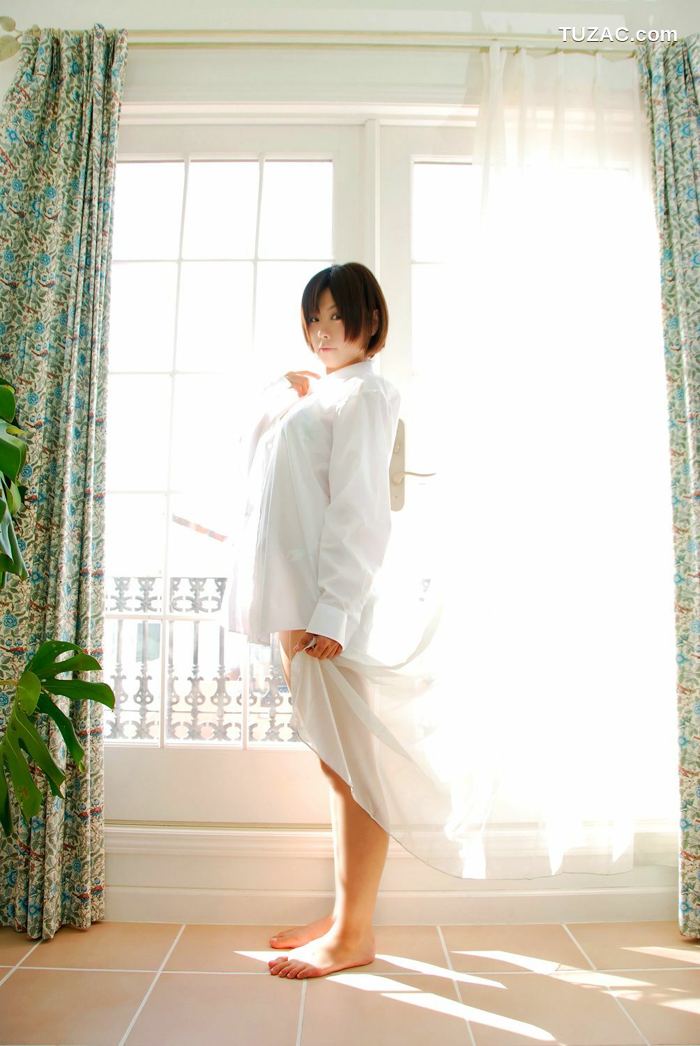 日本CosPlay_橘みなみ (Tachibana Minami) 《赌场少女》理欧・罗伦斯 3Sets 写真集