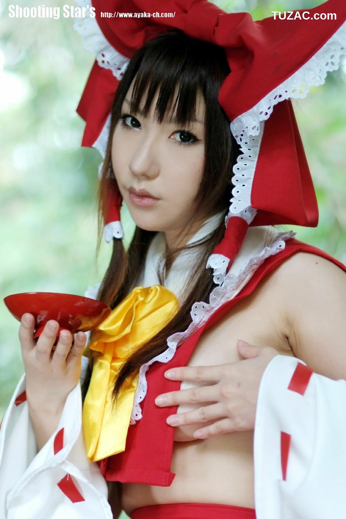 日本CosPlay_绫香 (Saku サク) 《東方Project》博麗霊夢 Reimu Hakurei 写真集