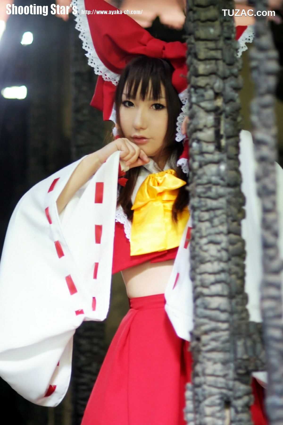 日本CosPlay_绫香 (Saku サク) 《東方Project》博麗霊夢 Reimu Hakurei 写真集