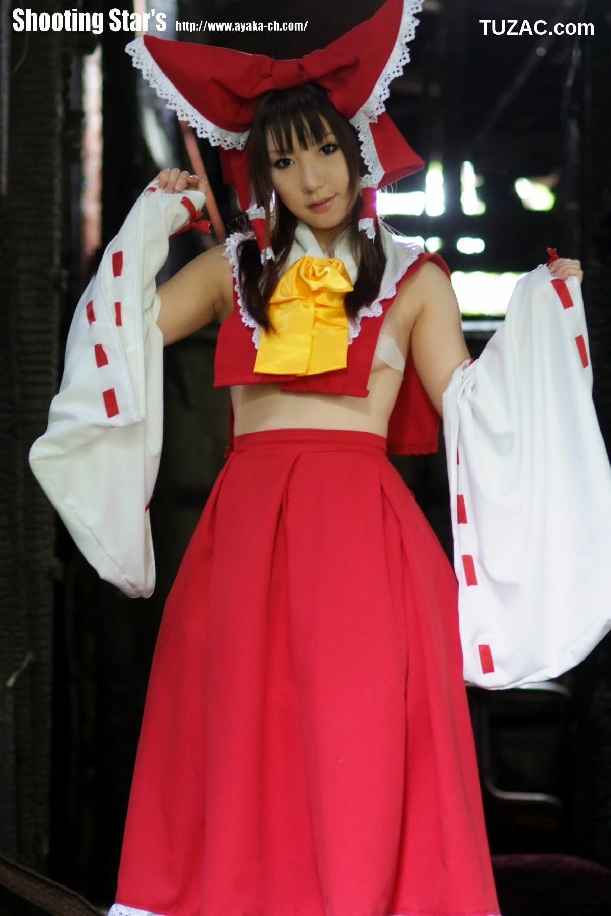 日本CosPlay_绫香 (Saku サク) 《東方Project》博麗霊夢 Reimu Hakurei 写真集