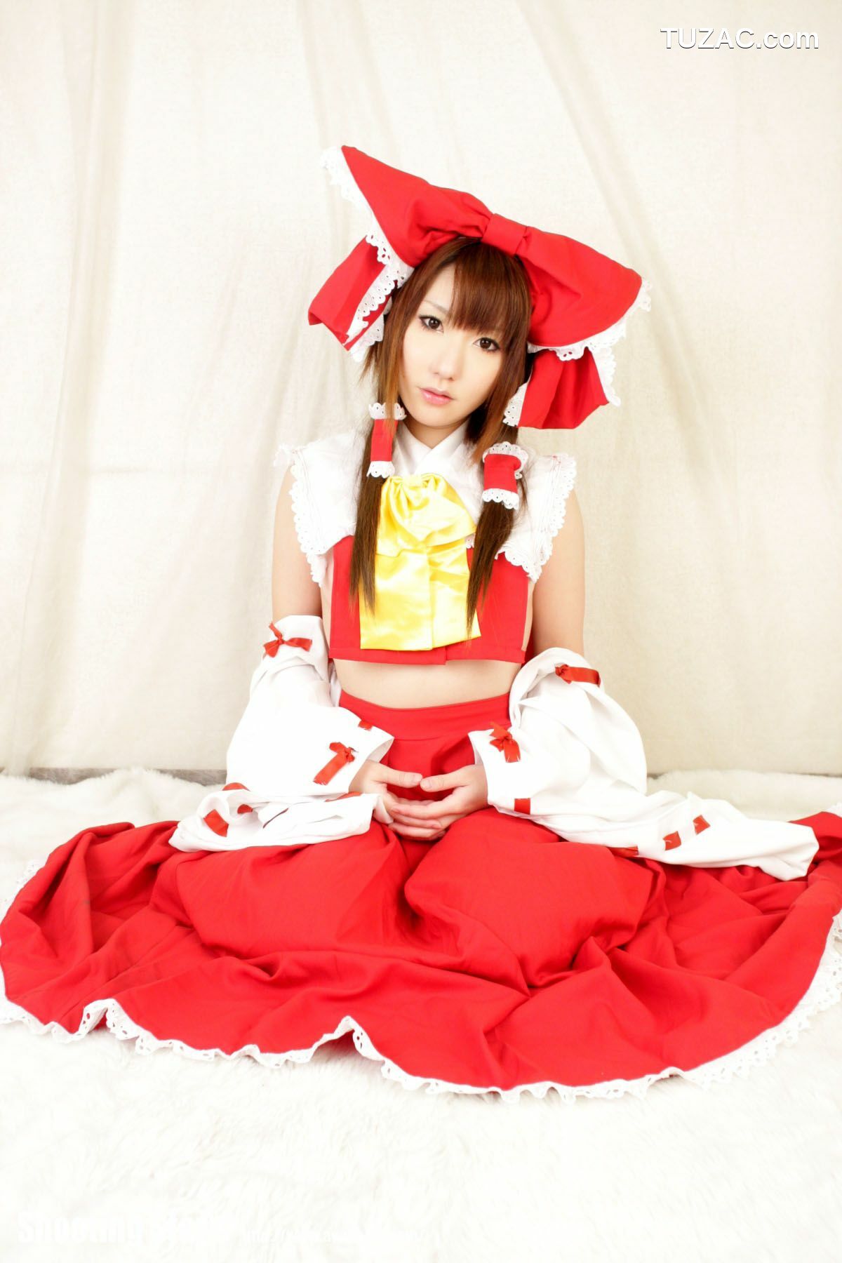日本CosPlay_绫香 (Saku サク) 《東方Project》博麗霊夢 Reimu Hakurei 写真集