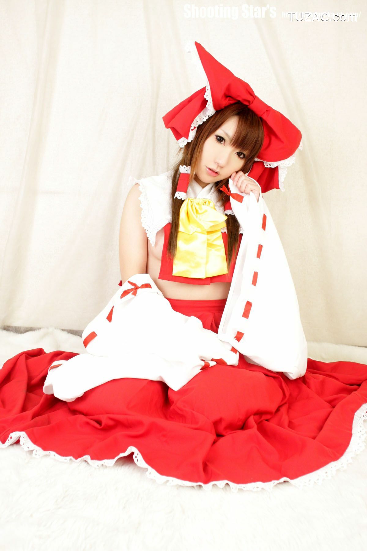 日本CosPlay_绫香 (Saku サク) 《東方Project》博麗霊夢 Reimu Hakurei 写真集