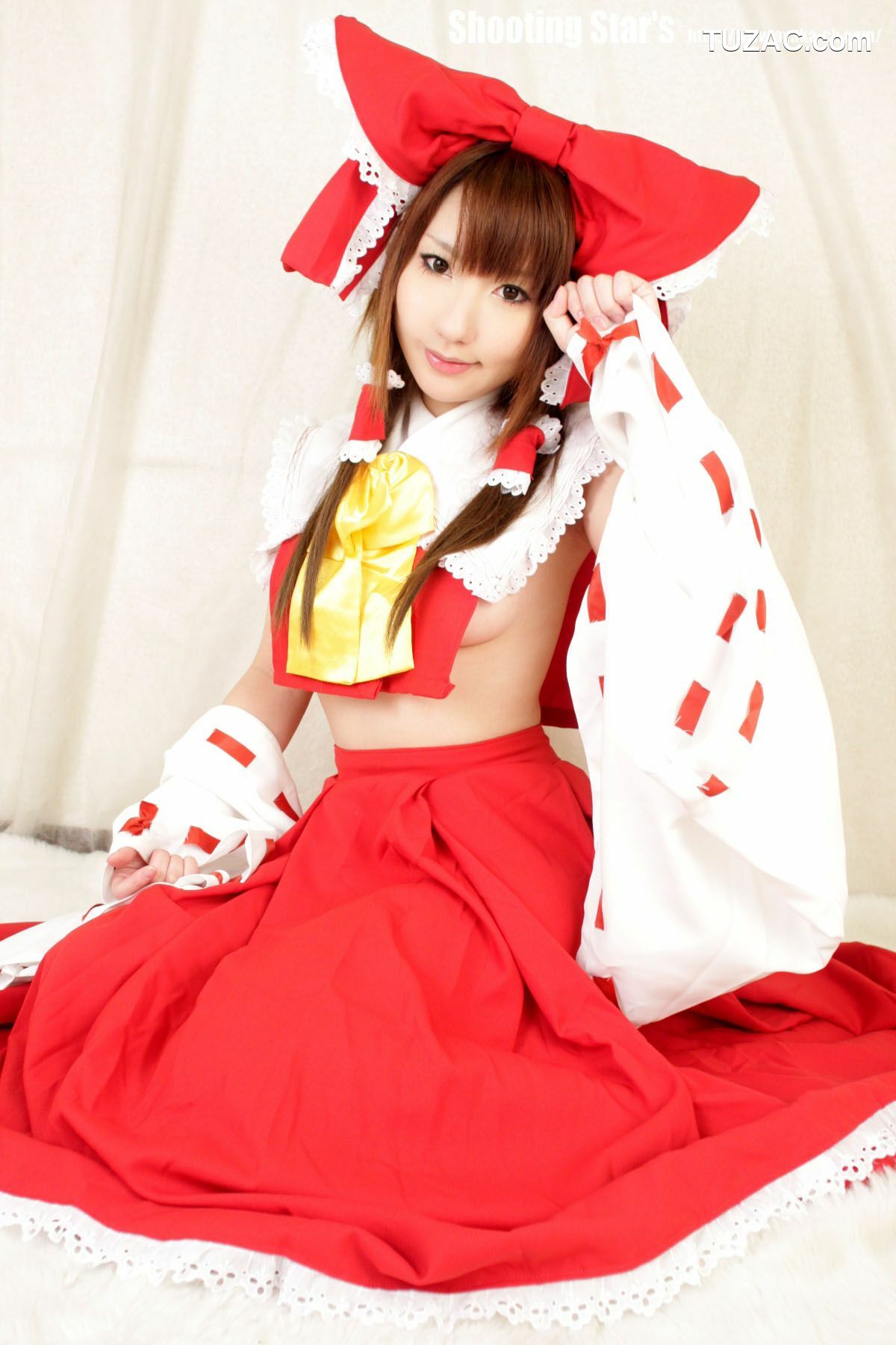 日本CosPlay_绫香 (Saku サク) 《東方Project》博麗霊夢 Reimu Hakurei 写真集