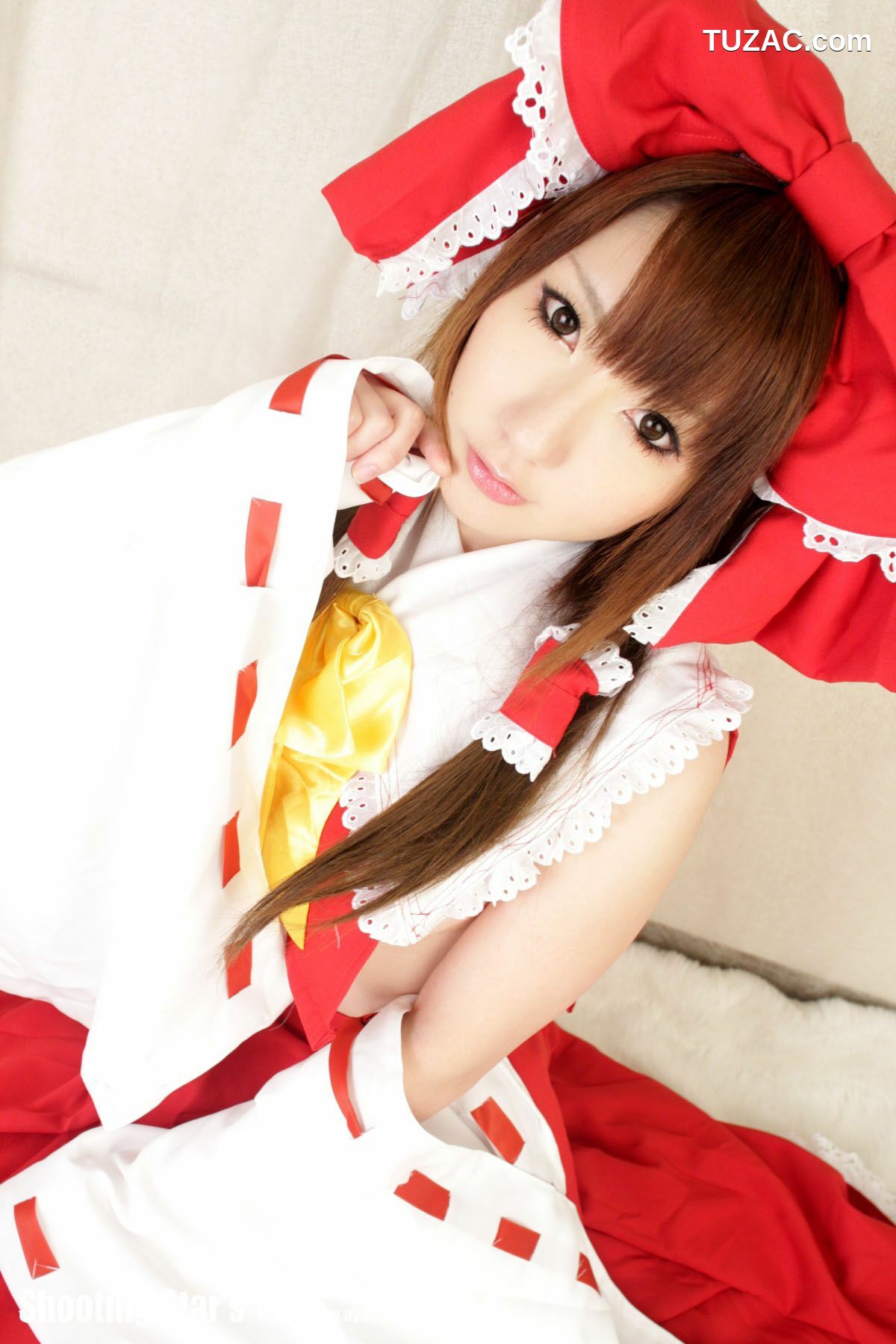 日本CosPlay_绫香 (Saku サク) 《東方Project》博麗霊夢 Reimu Hakurei 写真集