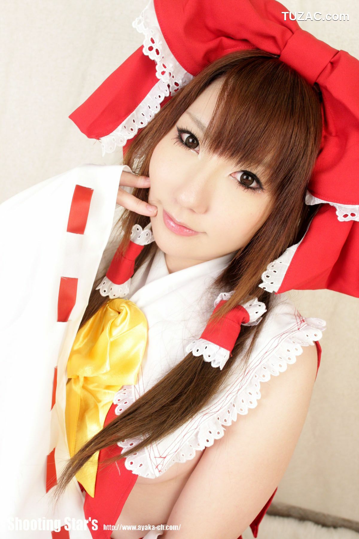 日本CosPlay_绫香 (Saku サク) 《東方Project》博麗霊夢 Reimu Hakurei 写真集