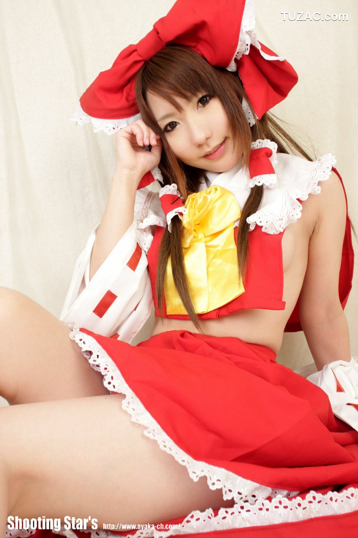 日本CosPlay_绫香 (Saku サク) 《東方Project》博麗霊夢 Reimu Hakurei 写真集
