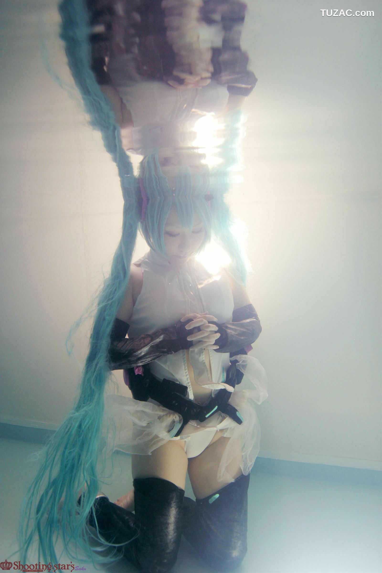 日本CosPlay_绫香 (サク) 《VOCALOID》初音ミク+鏡音リン 写真集[100P]