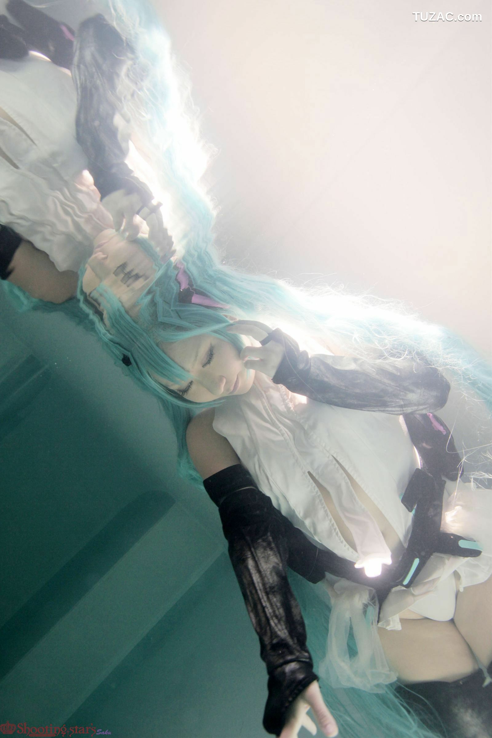 日本CosPlay_绫香 (サク) 《VOCALOID》初音ミク+鏡音リン 写真集[100P]